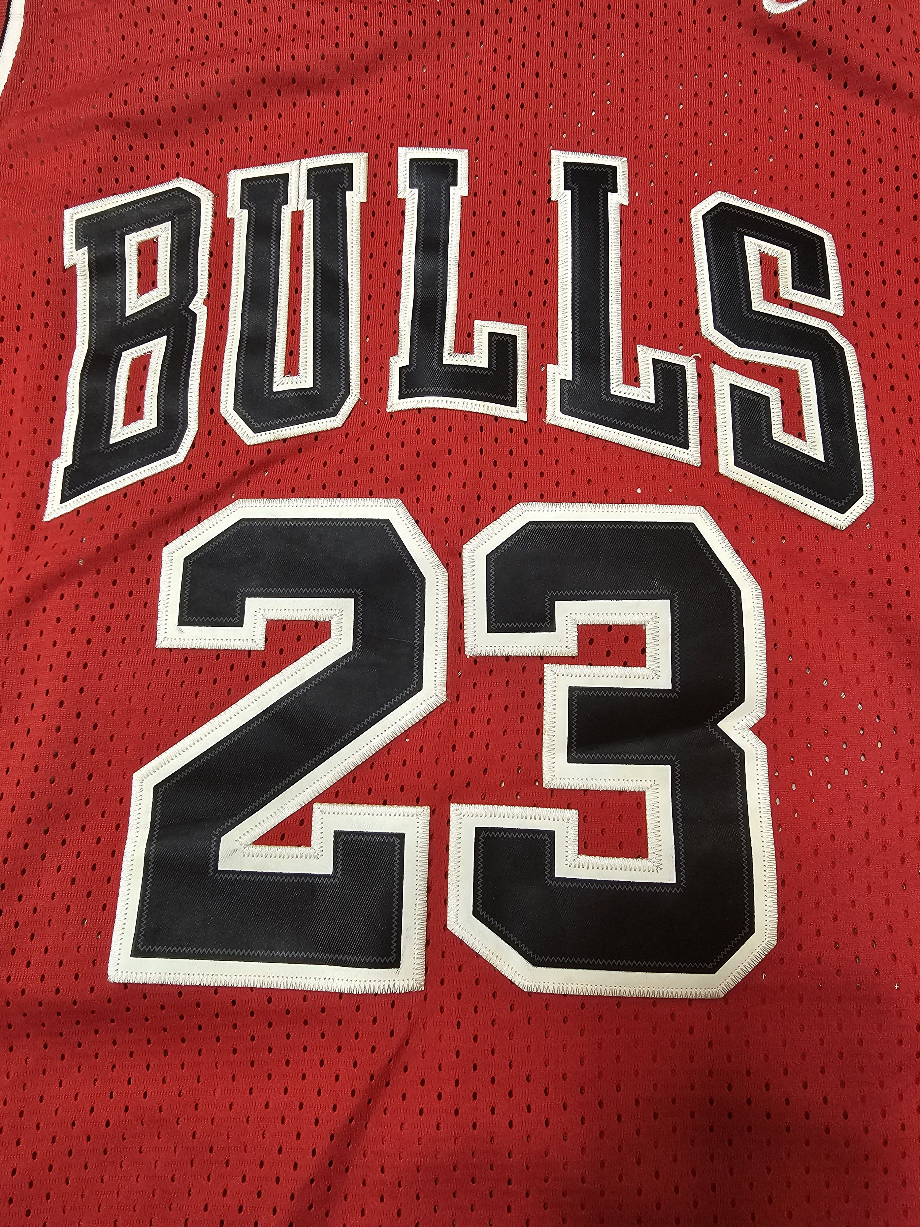 Vintage CHICAGO BULLS NIKE VINTAGE JORDAN JERSEY BASKETBALL SHIRT Size US M / EU 48-50 / 2 - 4 Thumbnail