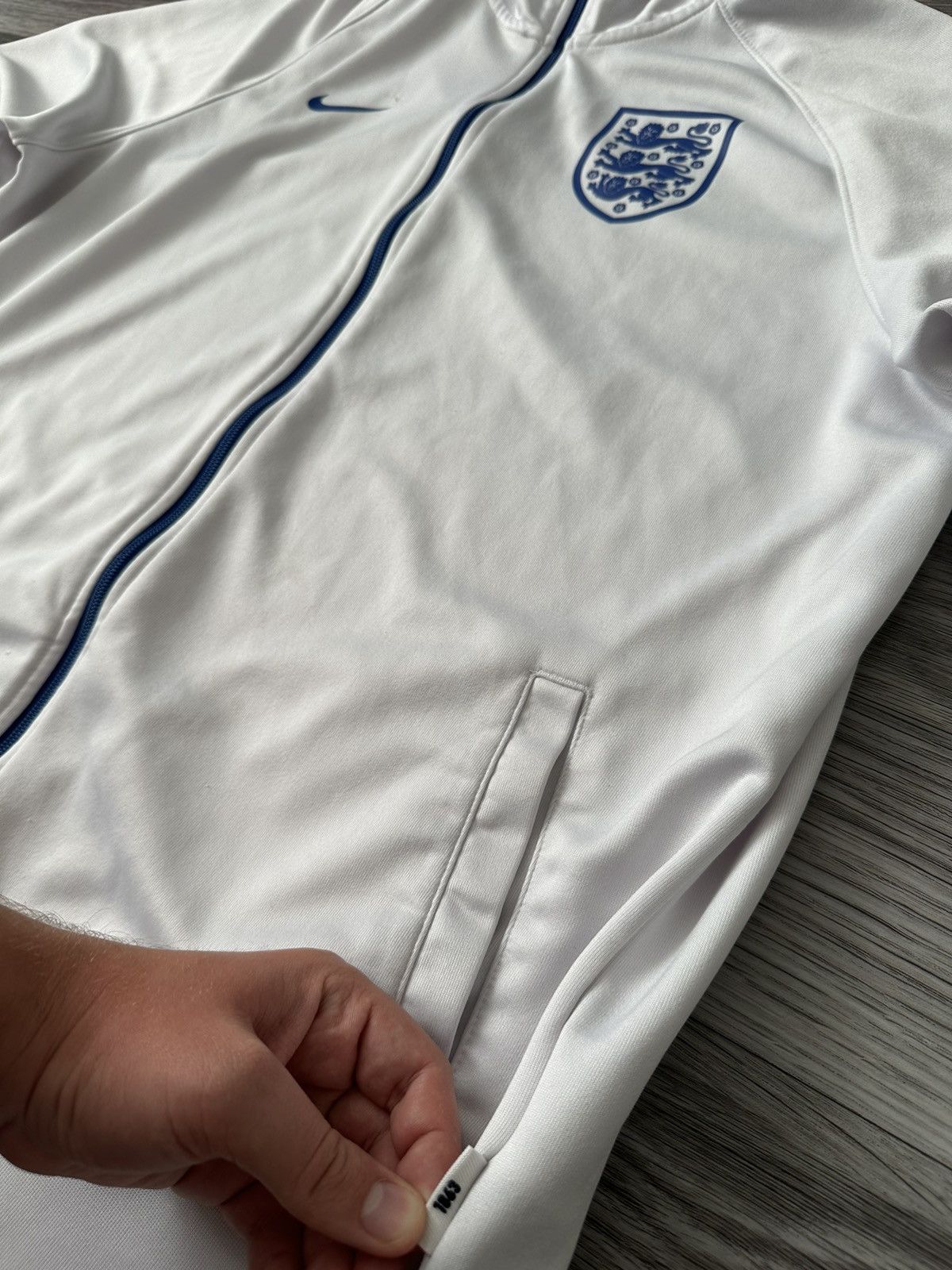 Nike Nike England Vintage White Track Top Jacket Hype y2k size XL Size US XL / EU 56 / 4 - 3 Thumbnail