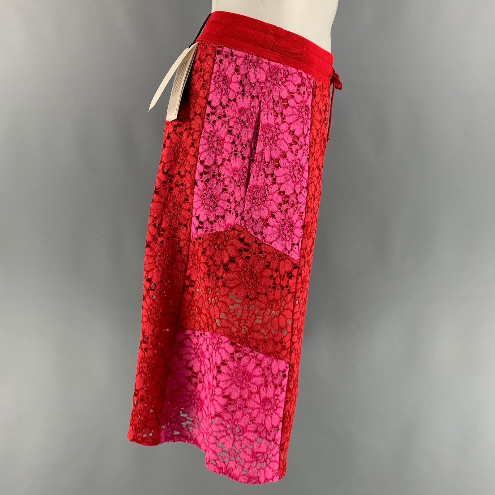 Gucci GUCCI Size XS Red Pink Floral Viscose Lace Up Shorts Size US 26 / EU 42 - 3 Thumbnail