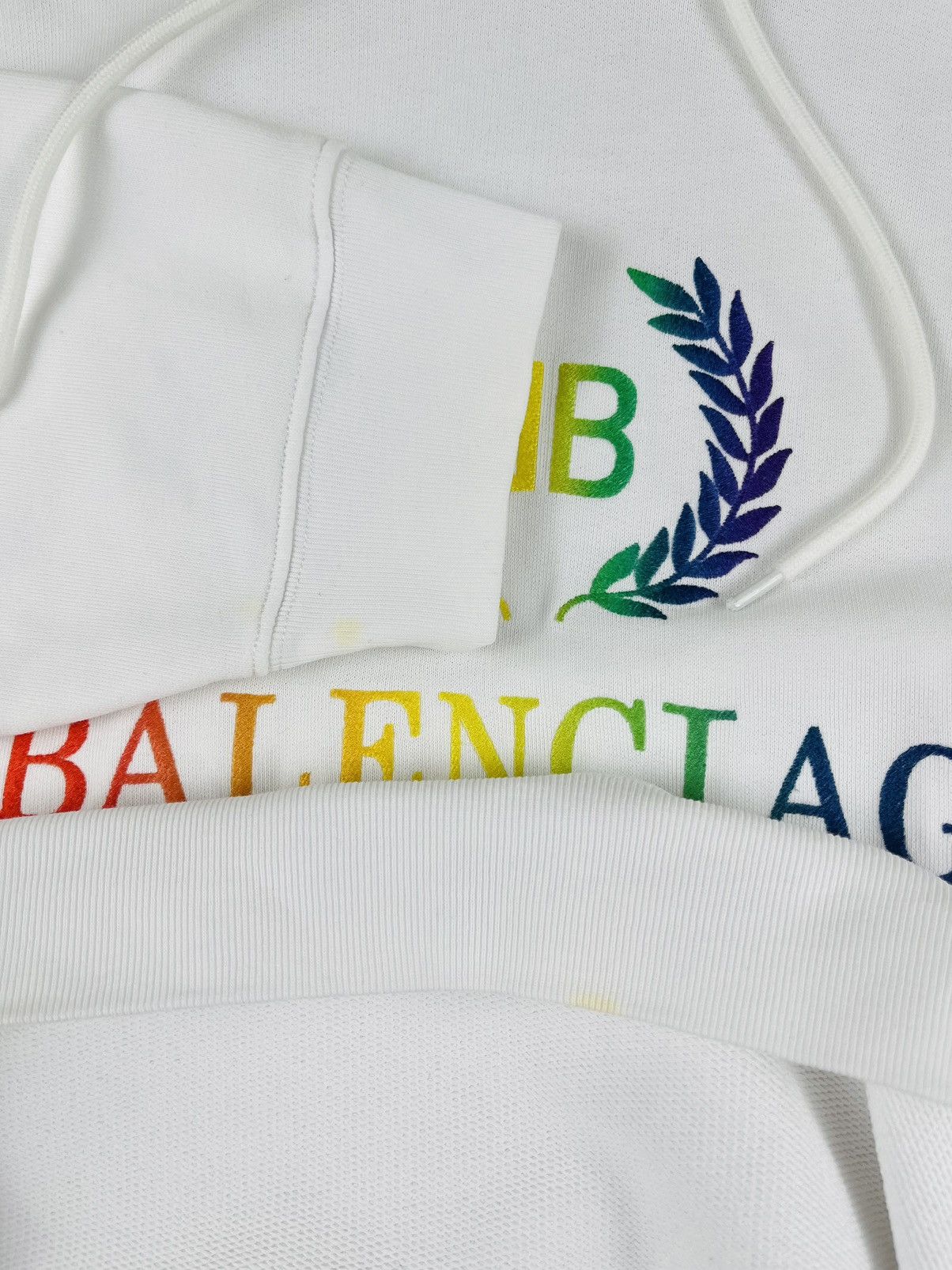 Balenciaga SS19 Balenciaga Rainbow Crest Logo Embroidered Hoodie White Size US L / EU 52-54 / 3 - 5 Thumbnail