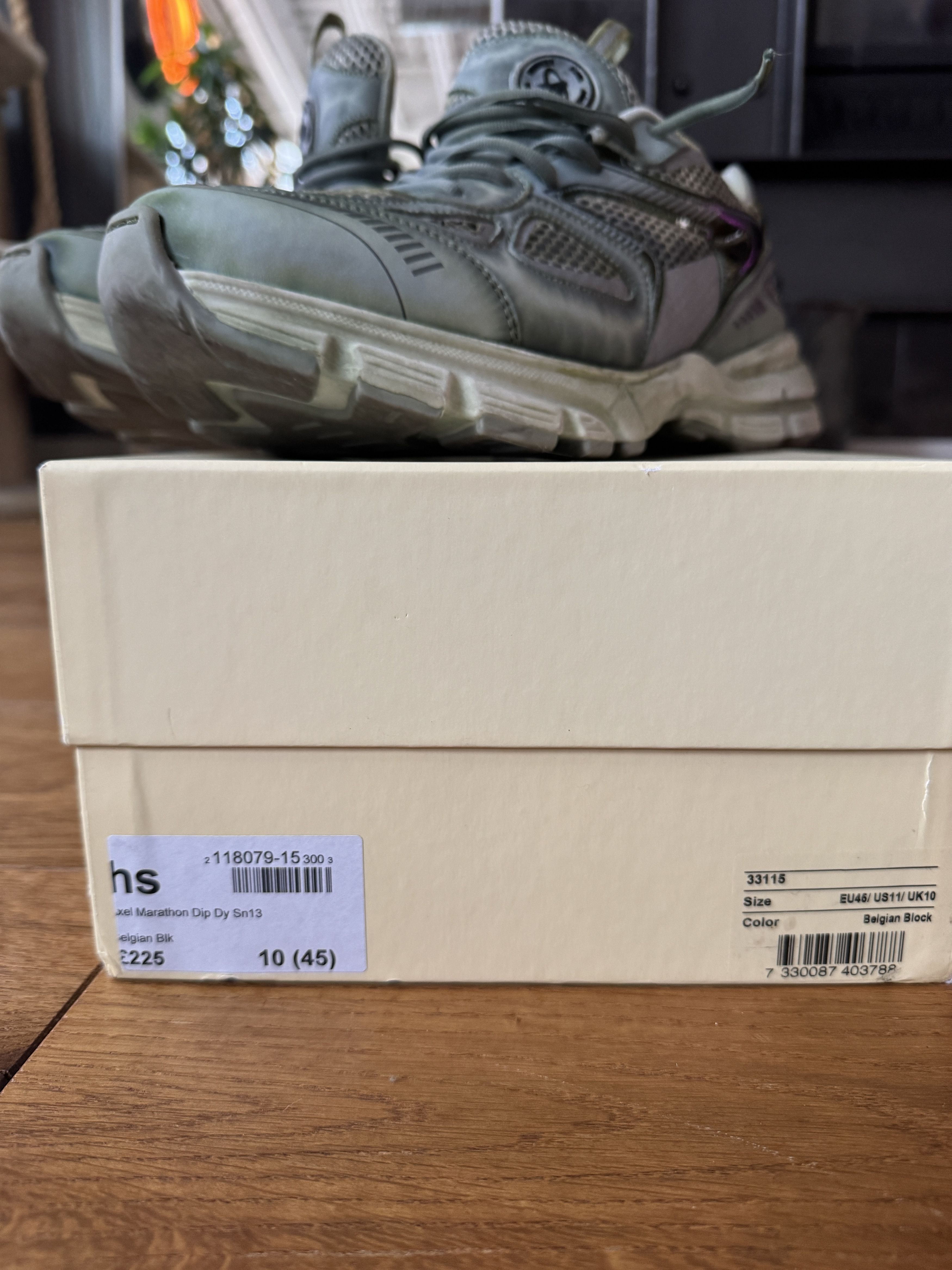Axel Arigato Axel Arigato Mint Condition Marathon Sneakers Size US 11 / EU 44 - 15 Thumbnail