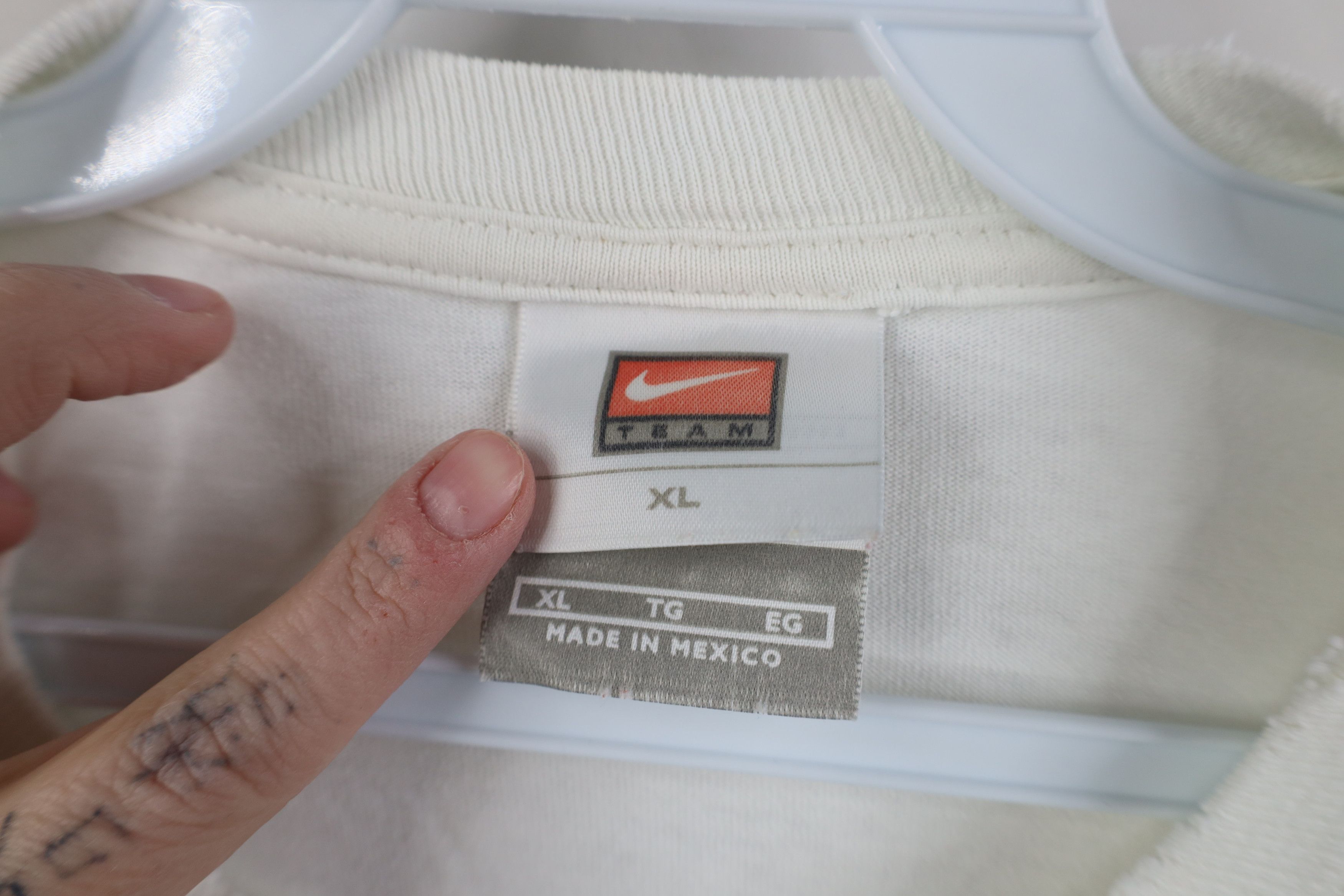 Nike Vintage Nike University Basketball Long Sleeve T-Shirt White Size US XL / EU 56 / 4 - 6 Thumbnail