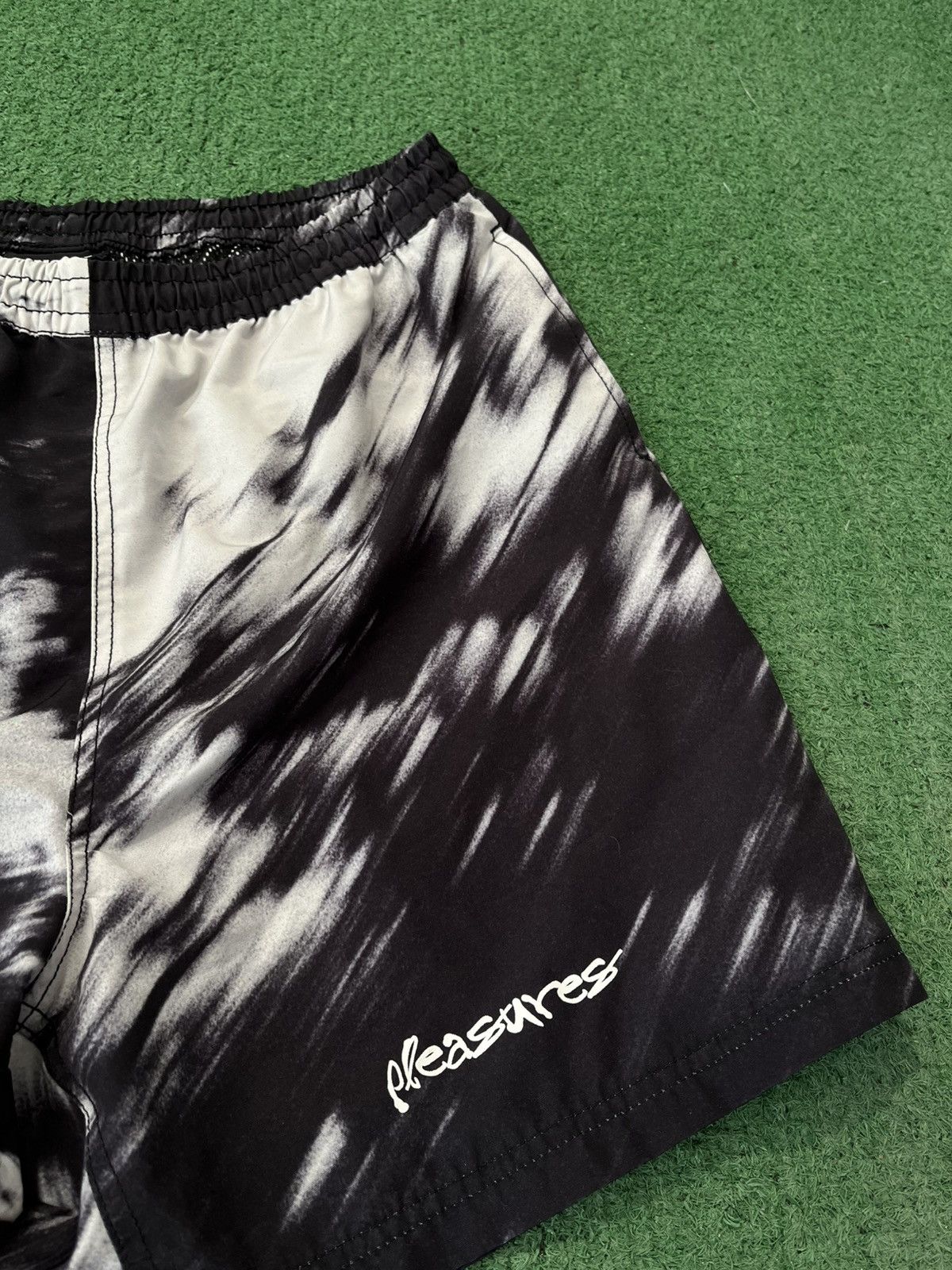 Pleasures Pleasures Shorts Black Nylon Size US 36 / EU 52 - 3 Thumbnail