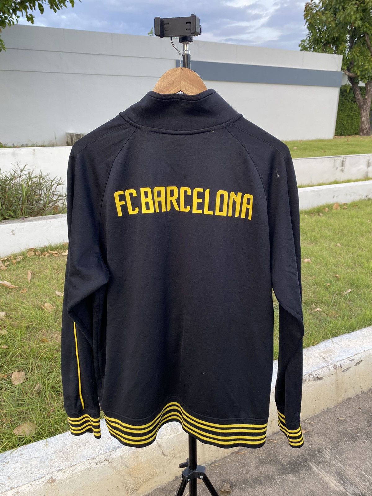 Nike Vintage FCB Nike Jersey Track Jacket Warm cloth Size US L / EU 52-54 / 3 - 1 Thumbnail