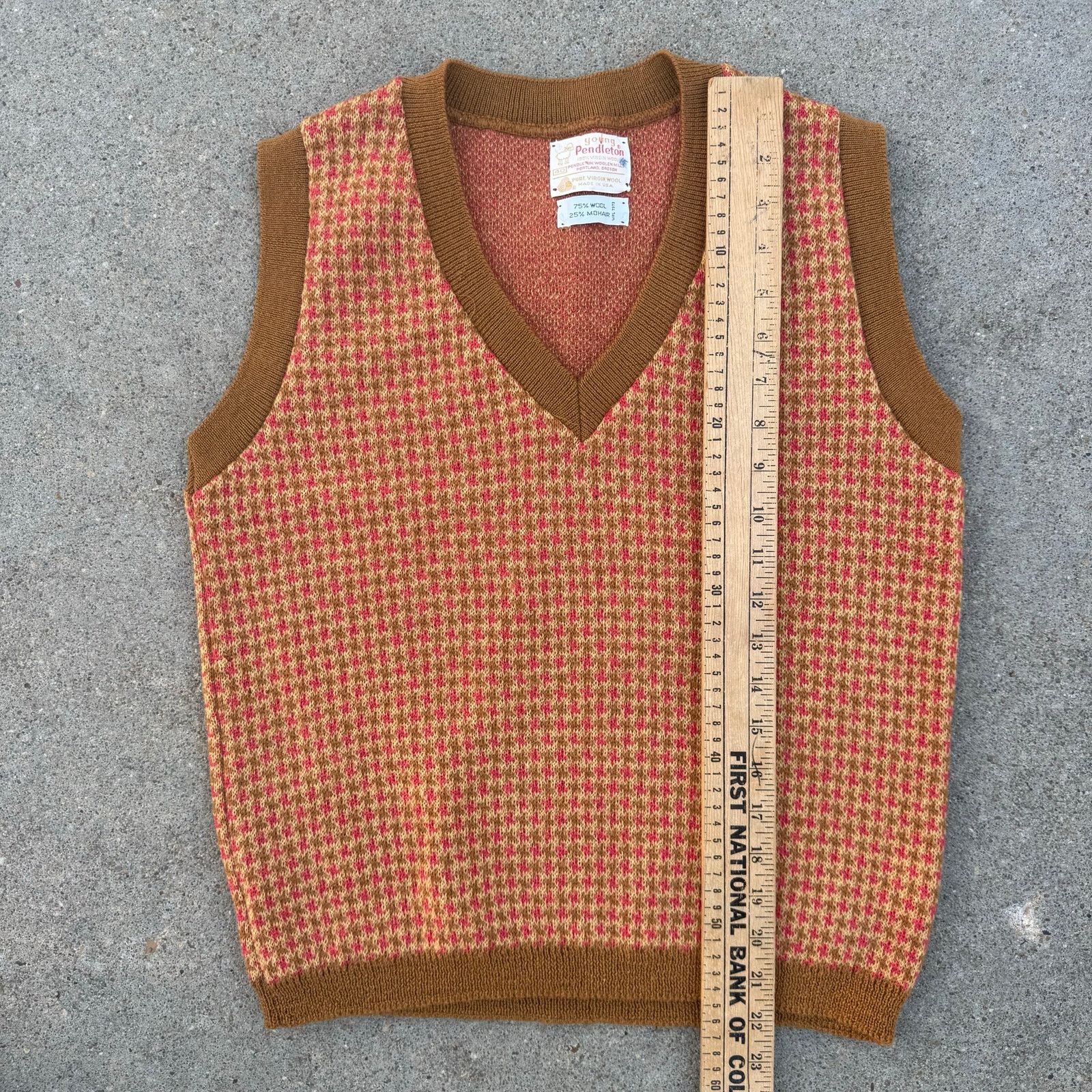 Pendleton 70s Pendleton Mustard Orange Houndstooth Sweater Vest Sz 40 Size US M / EU 48-50 / 2 - 5 Thumbnail