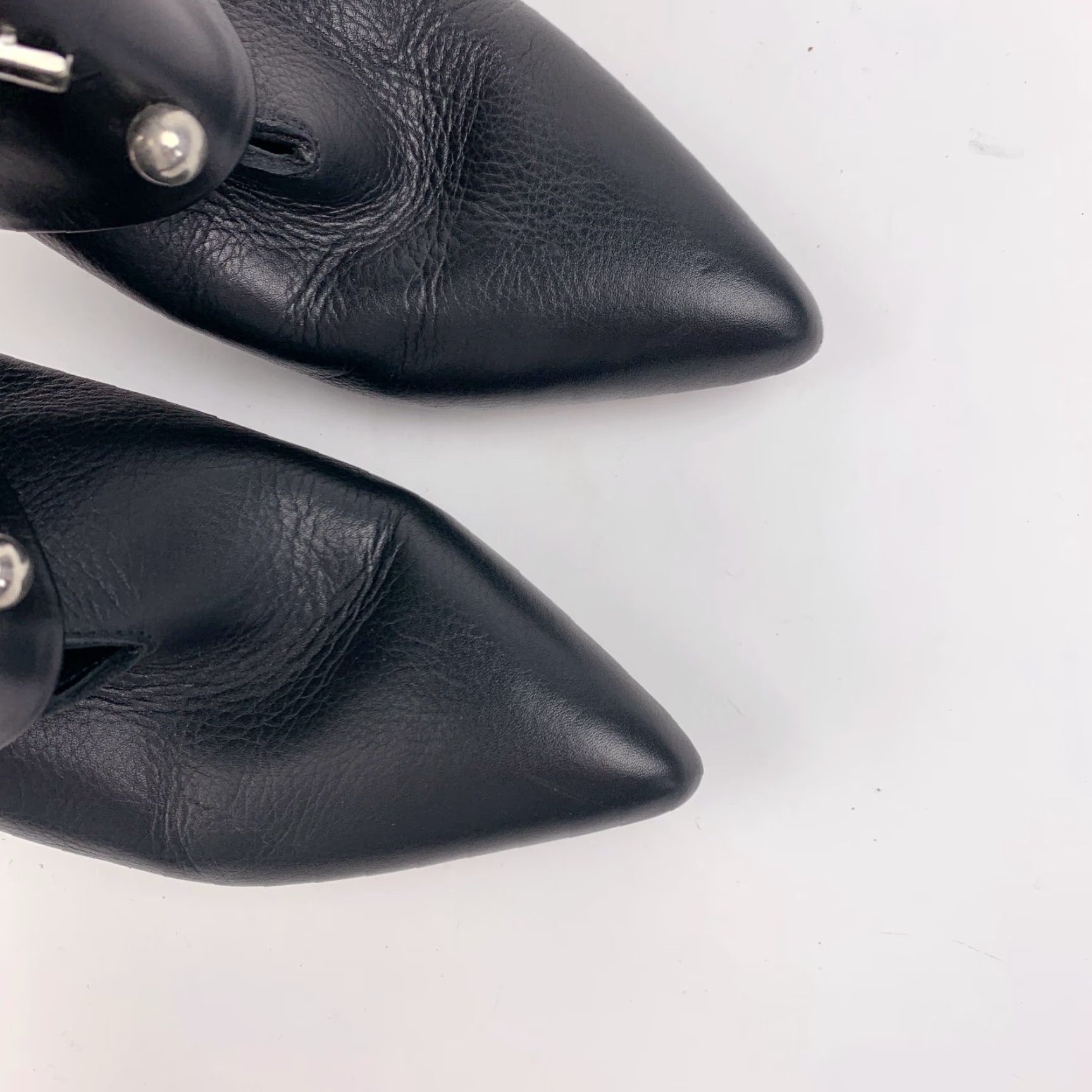 Donald Pliner VINTAGE Donald Pliner Vero Cuoio Black Silver Studded Zip Bootie Heels 7.5 M Womens Pump Leather Vintage Yes Black 7.5M Heel Bootie Shoes Size US 8 / IT 38 - 5 Thumbnail