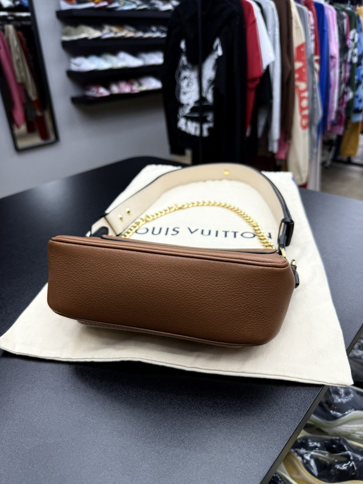 Louis Vuitton AUTHENTIC Louis Vuitton Lockme Tender Calfskin Leather Bag Size ONE SIZE - 8 Thumbnail