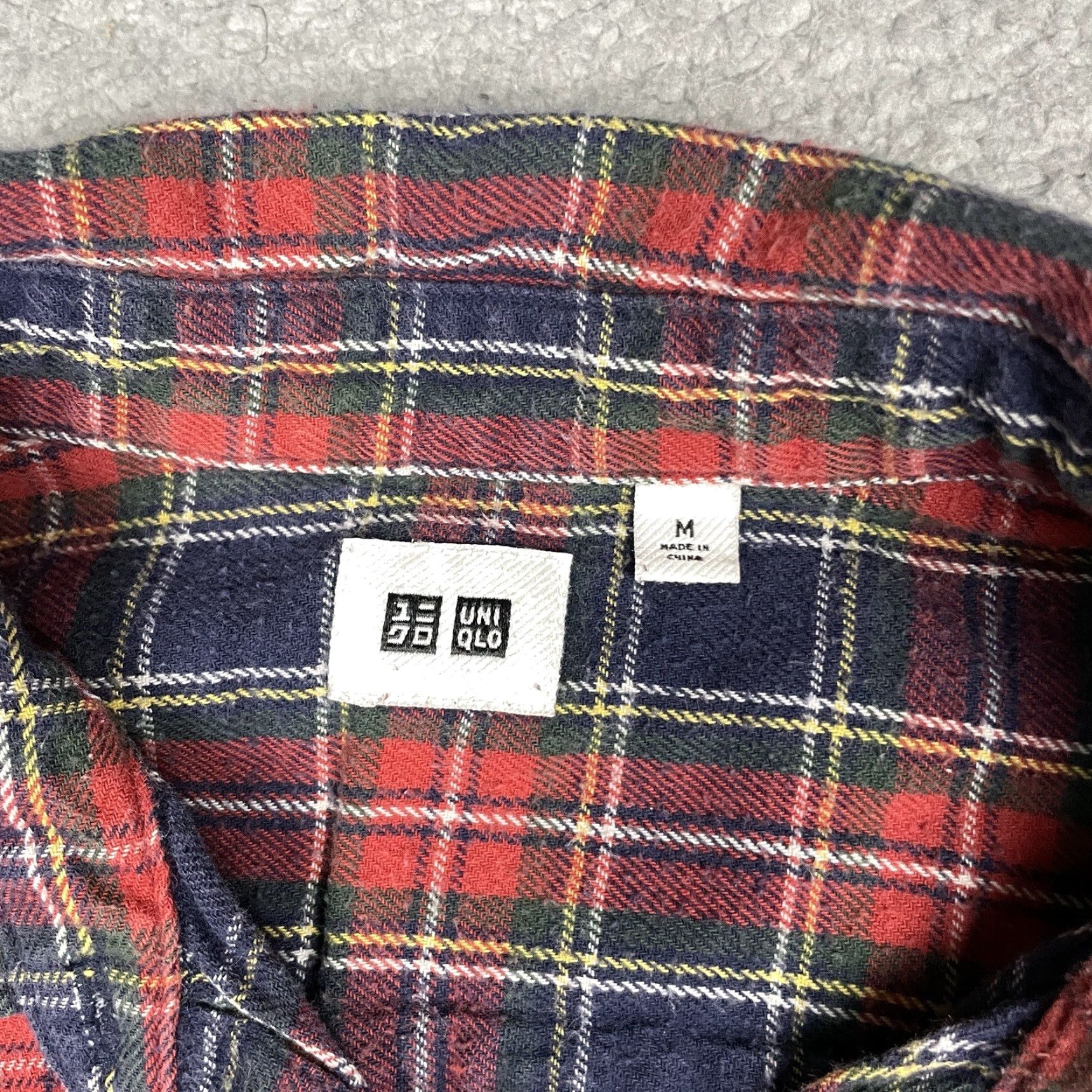 Uniqlo Uniqlo Button-Up Shirt Adult M Red Plaid Long Sleeve Collared Cotton* City Modern Logo Easy Care Button-Up Mens Regular Size US M / EU 48-50 / 2 - 3 Thumbnail