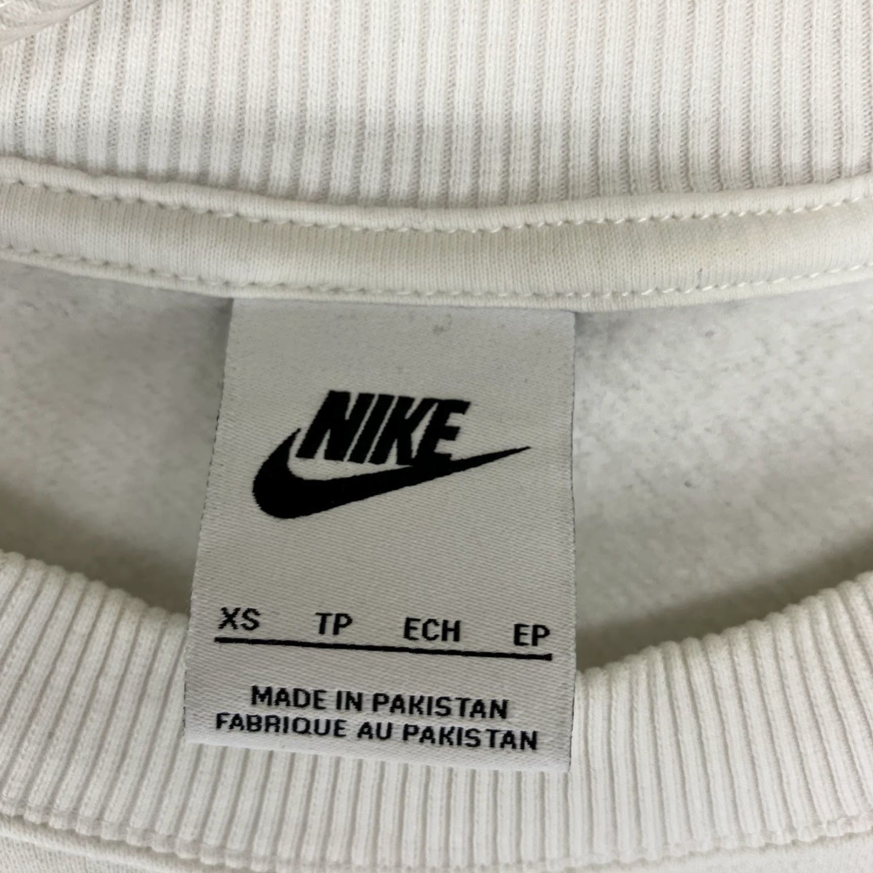 Nike VINTAGE Nike Sweatshirt XS White Embroidered Center Swoosh Logo 90s Y2K Retro Men Long Sleeve Crew Pullover Casual Knit All Seasons Size US XS / EU 42 / 0 - 4 Thumbnail