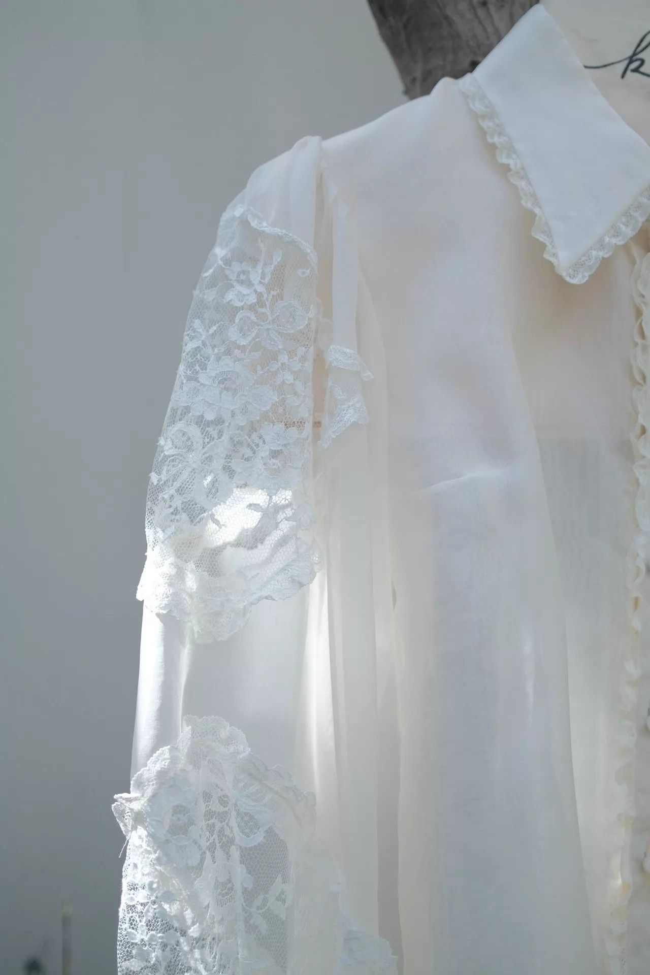 Valentino Valentino Vintage Silk Pearl-Lace Puff Sleeve Blouse EU6 Size S / US 4 / IT 40 - 4 Thumbnail