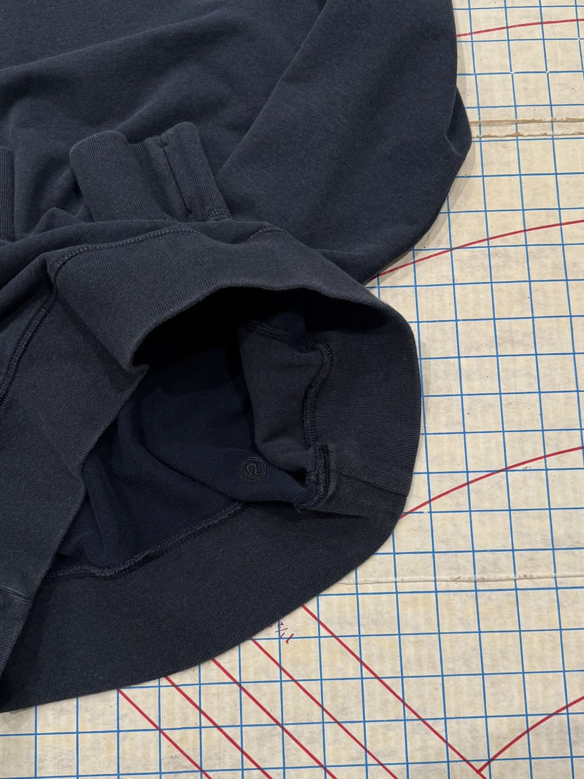 Lululemon Lululemon Crewneck Sweater Navy Blue Fits Mens Medium Size US M / EU 48-50 / 2 - 6 Thumbnail