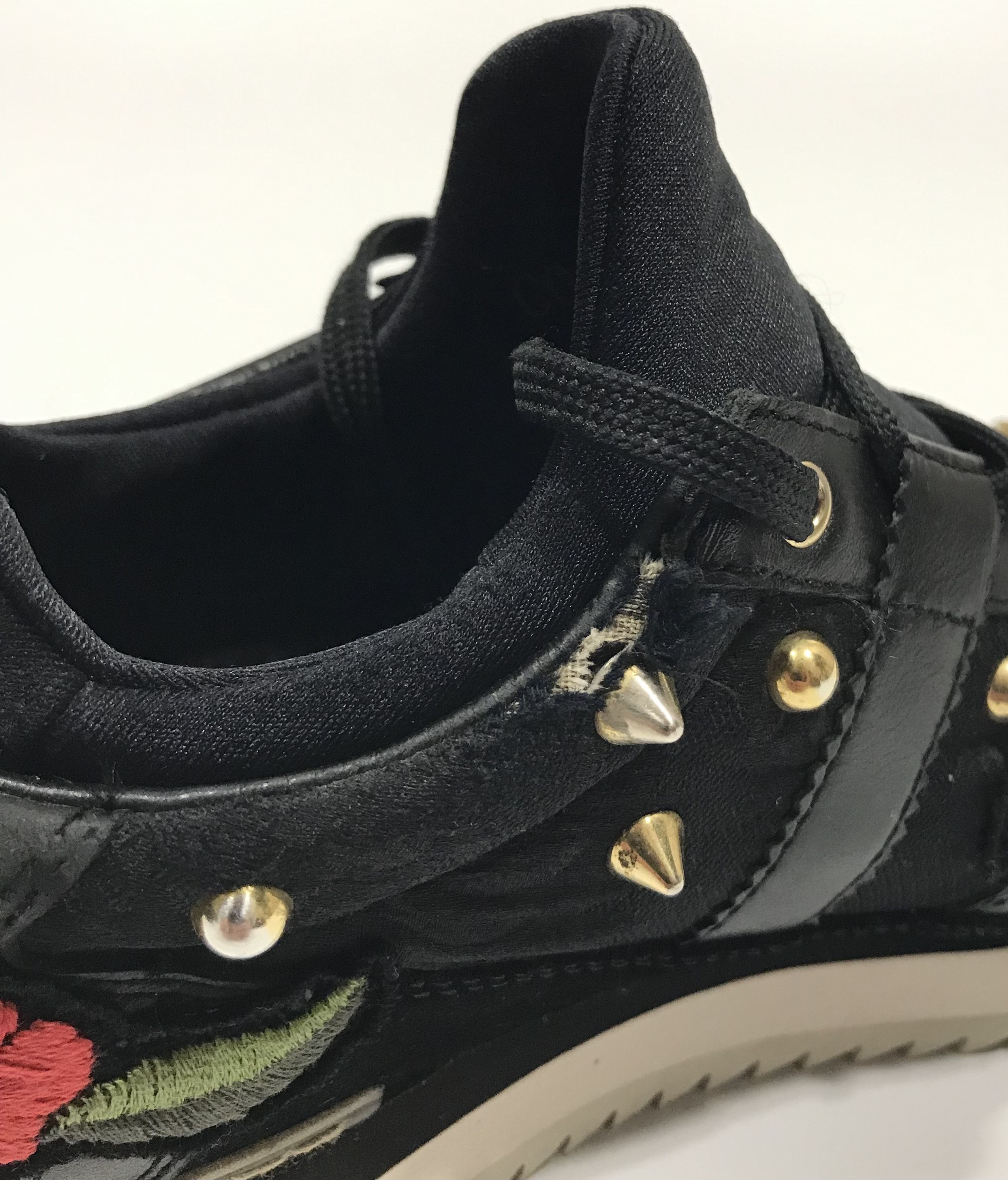 Dolce & Gabbana Dolce & Gabbana Flower Embroidered Studded Sneakers Size 36 Size US 6 / IT 36 - 8 Thumbnail