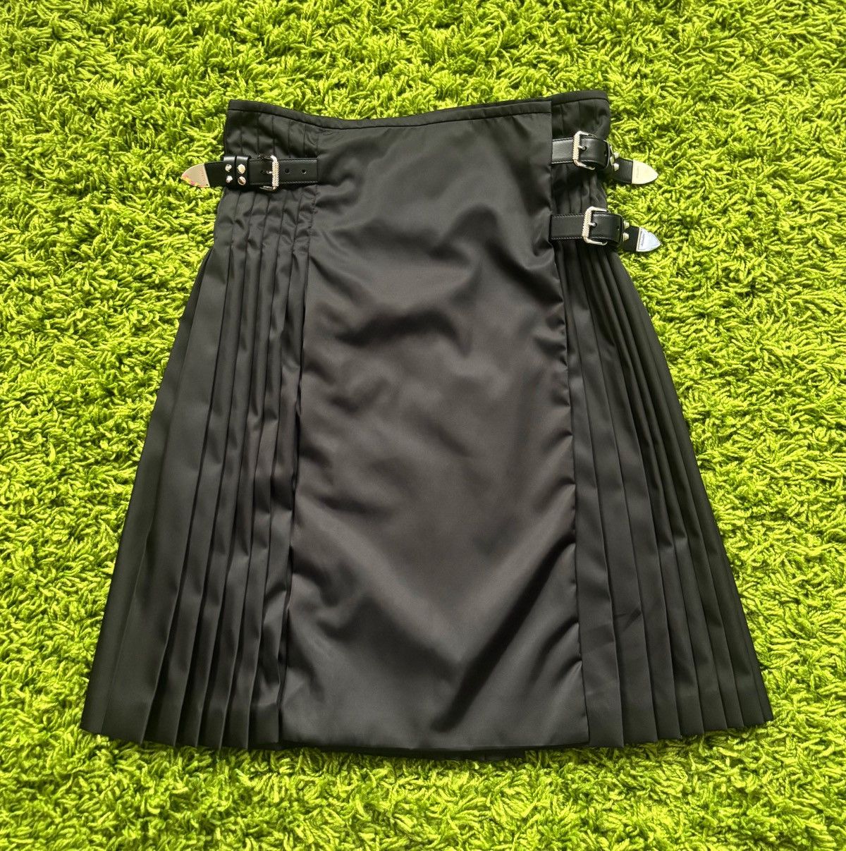 Prada FW2019 SAMPLE Studded Belt Kilt Skirt Size 28" / US 6 / IT 42 - 1 Thumbnail