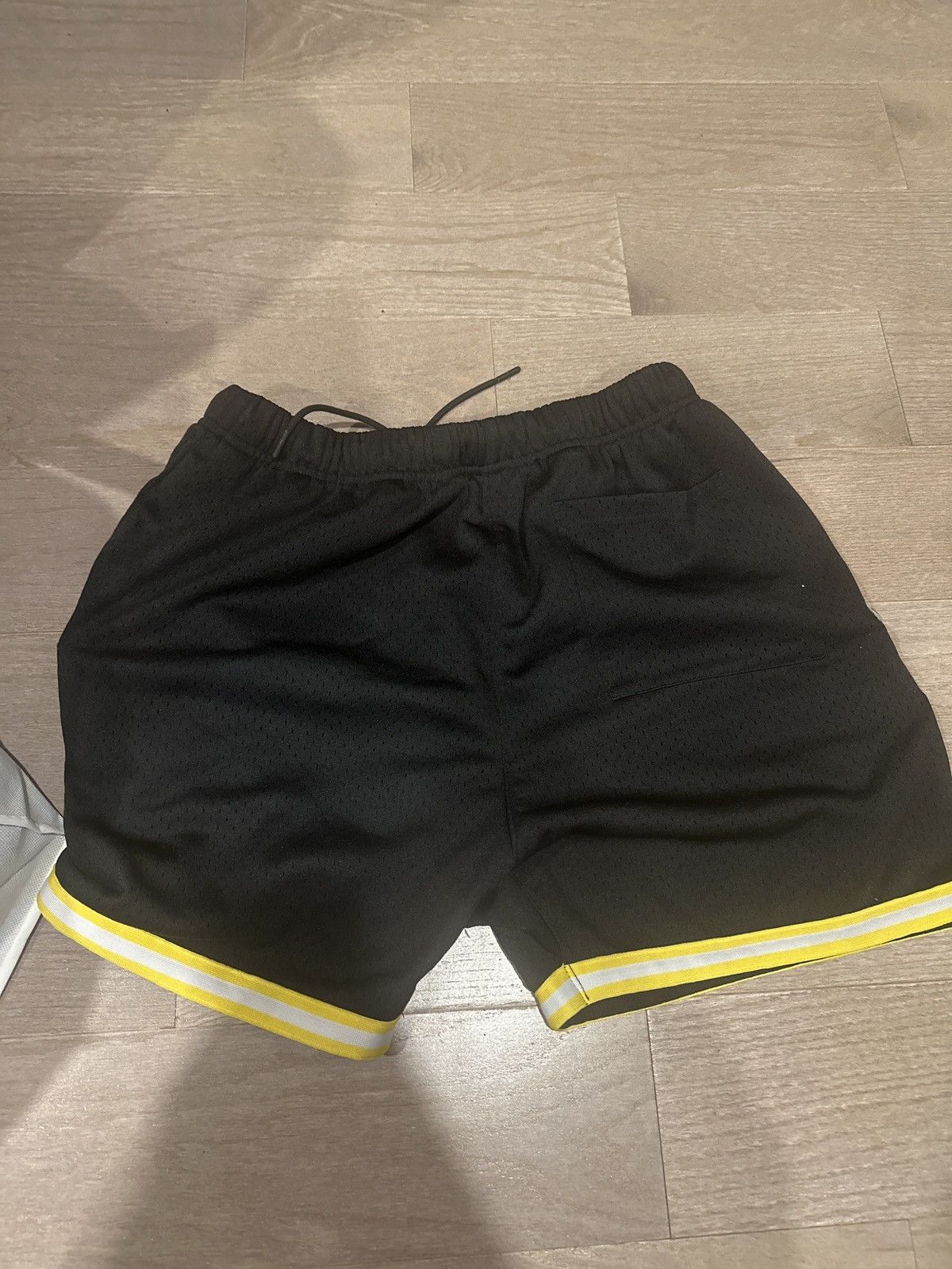 MLB Black Pittsburgh Pirate logo shorts Size US 40 / EU 56 - 2 Thumbnail