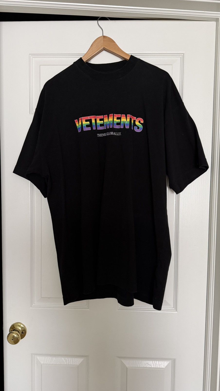 Vetements Vetements Rainbow Logo T-Shirt “Think Globally” Unisex Size XS / US 0-2 / IT 36-38 - 1 Thumbnail