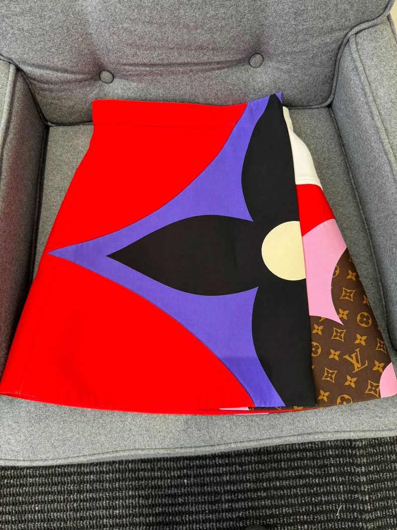 Louis Vuitton Louis Vuitton Large LOgo presbyopic logo skirt Size 35" - 1 Thumbnail