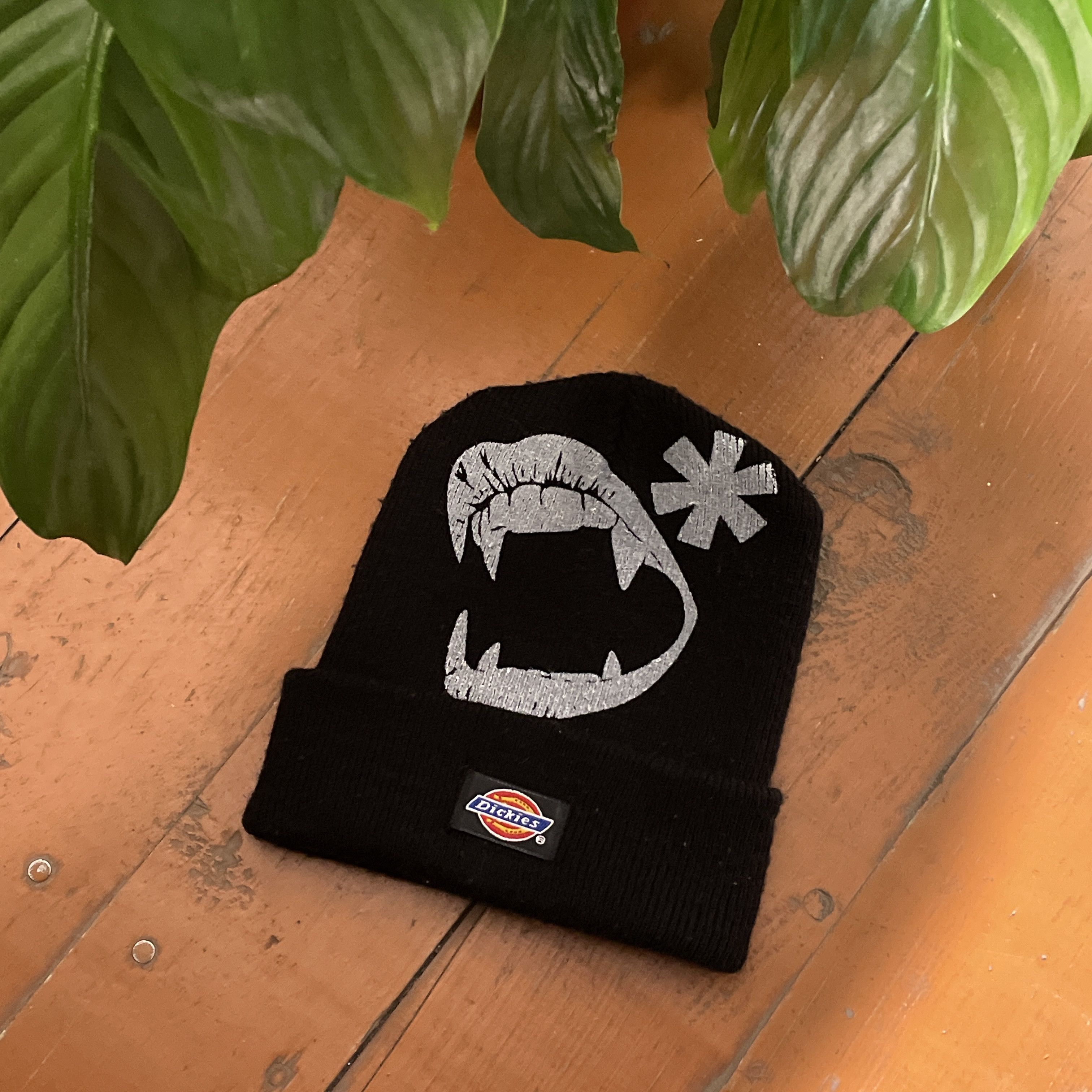 Other Custom Dickies Beanie Vampire Fangs Black Alt Streetwear sk8 Size ONE SIZE - 1 Thumbnail