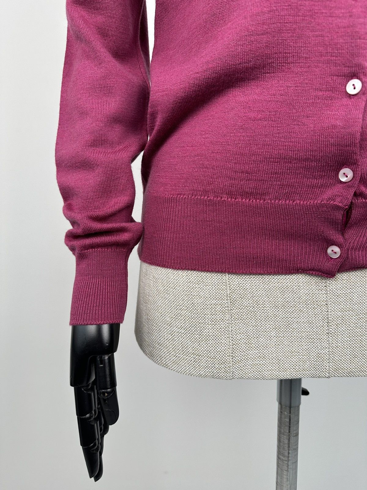John Smedley JOHN SMEDLEY 100% Merino Wool Fuchsia Cardigan Sweater Size S / US 4 / IT 40 - 7 Thumbnail
