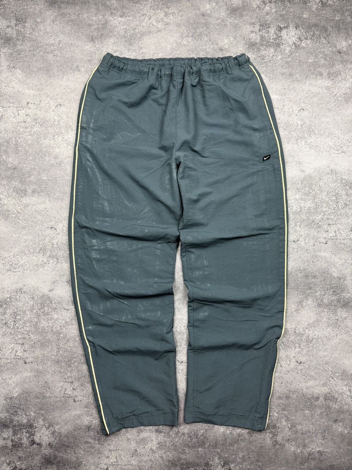 Nike Nike Vintage Track Pants Swoosh Y2K Baggy Sweatpants Hype Size US 36 / EU 52 - 3 Thumbnail