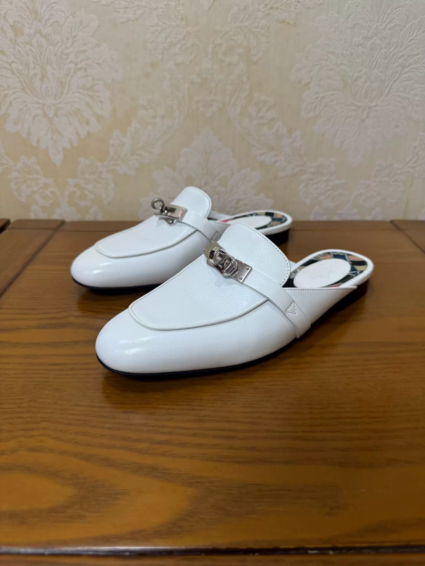 Hermes Hermes Orange Sandals us_5-5 Women Size US 5.5 / IT 35.5 - 1 Thumbnail