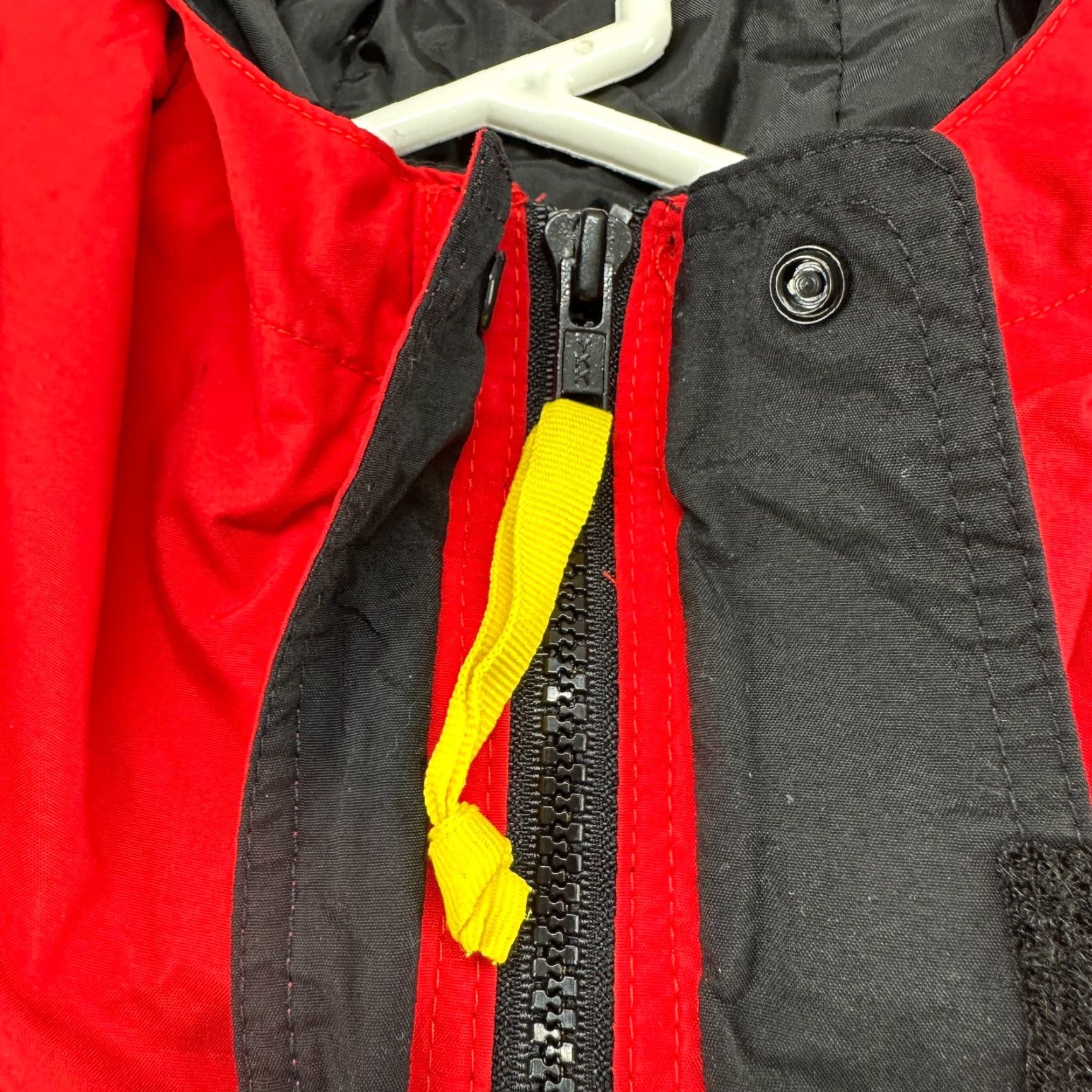 Marlboro VINTAGE Marlboro Jacket Mens XL Windbreaker Hooded Nylon Red Black Logo 90s Winter Spring Fall Casual Workwear Size US XL / EU 56 / 4 - 5 Thumbnail