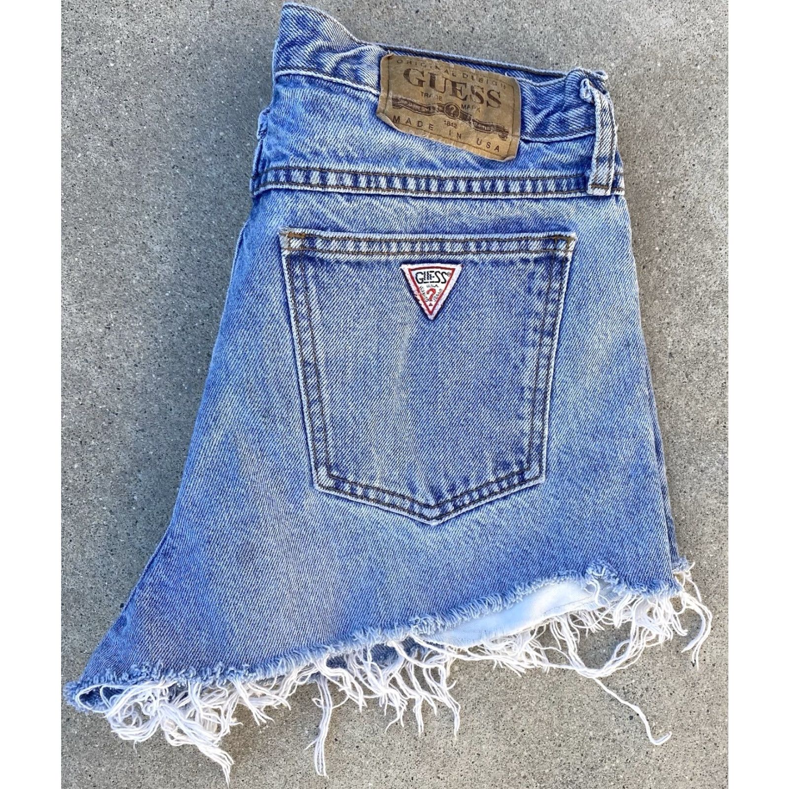 Guess VINTAGE GUESS Denim Shorts Button Fly Cut-Off 31 in Waist Blue Women's 80s 90s Casual Pockets Frayed Hem Rise High Womens Size 24" / US 00 / IT 34 - 3 Thumbnail