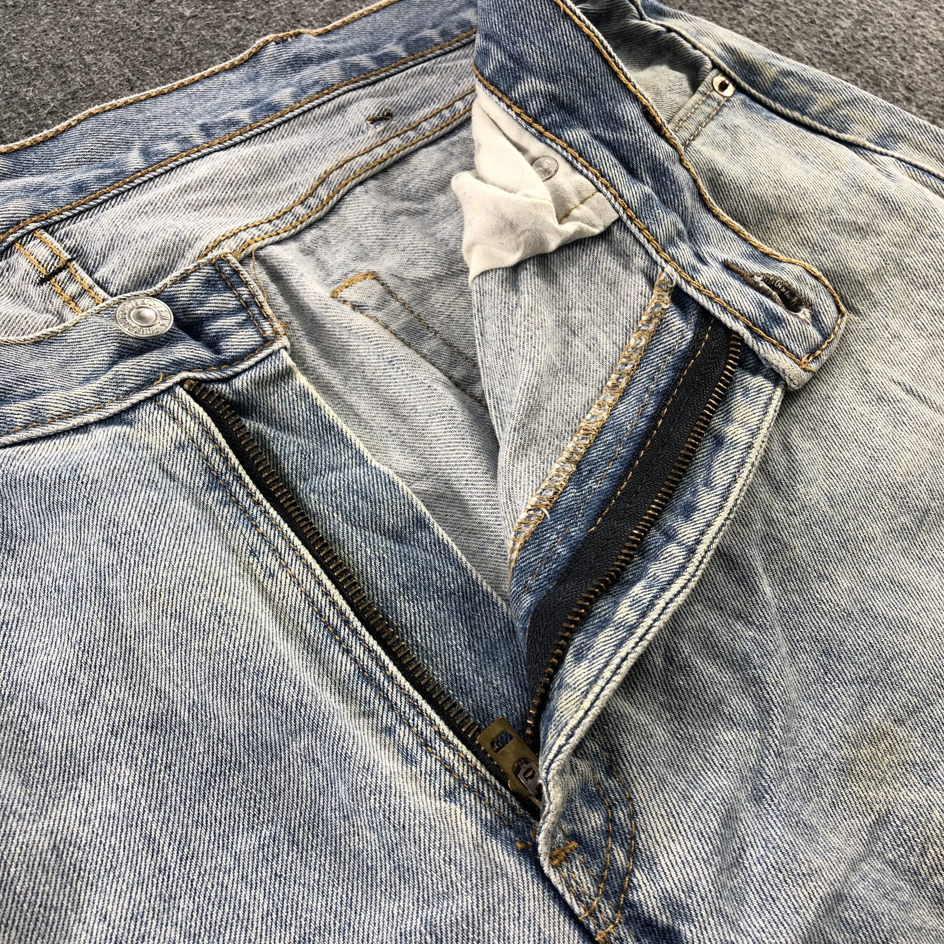 Levi's Vintage Light Wash Levis 505 Jeans-J1199 Size US 39 - 9 Thumbnail