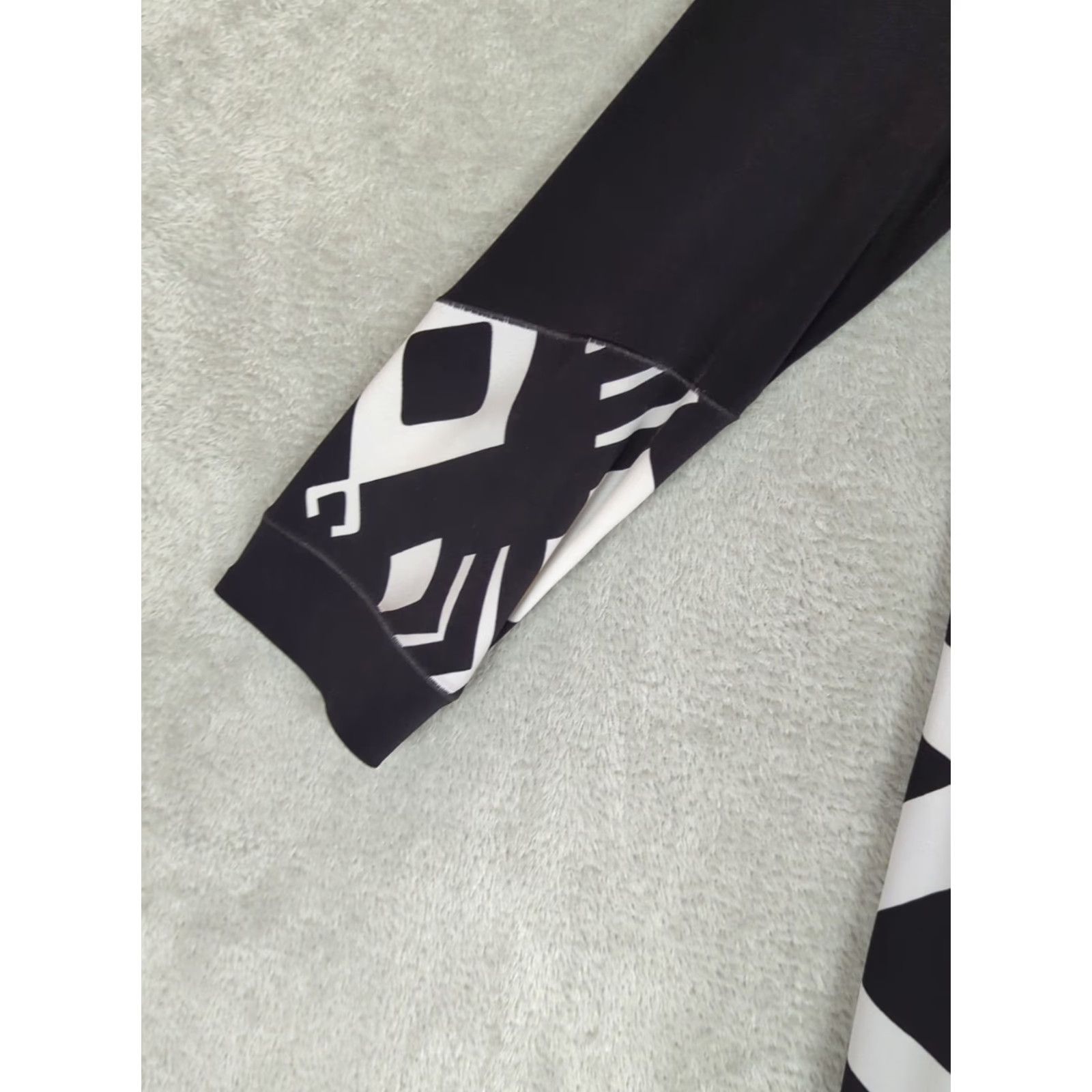 Vintage Eva Varro Womens Black and White Tunic Top S Blouse Geometric 3/4 Sleeve Scoop Neck Size S / US 4 / IT 40 - 3 Thumbnail