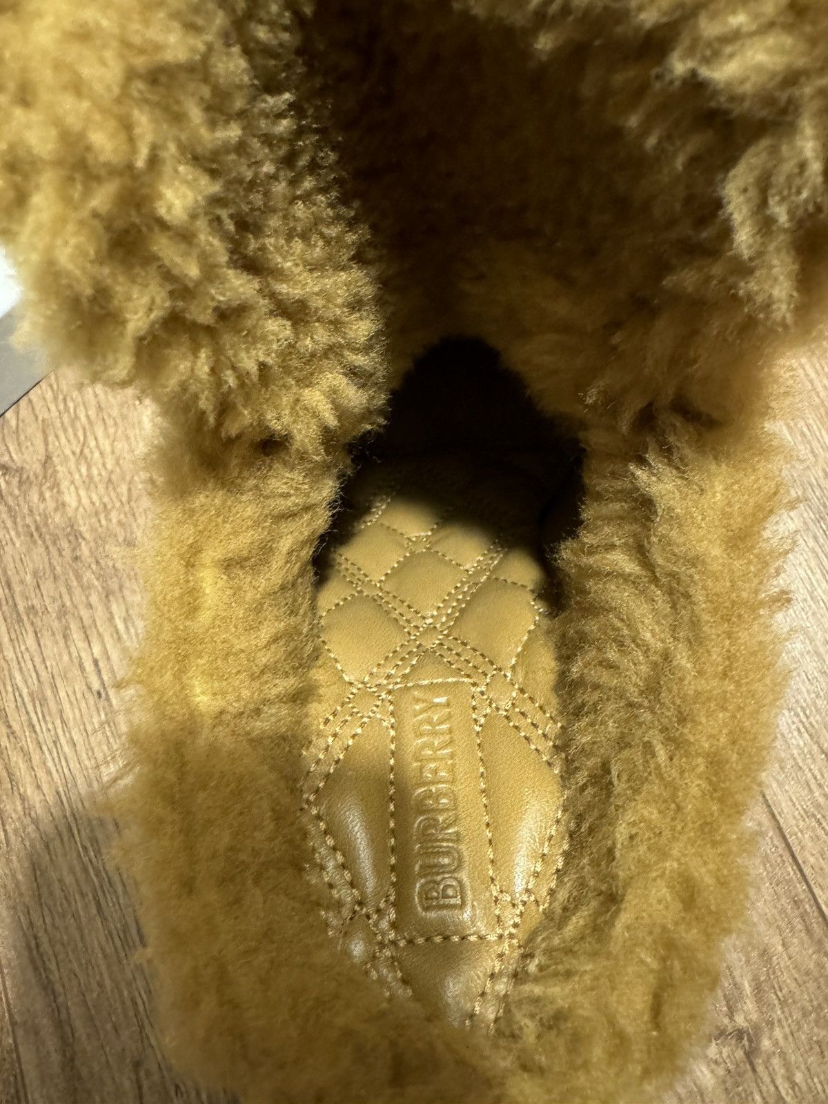 Burberry Burberry shearling boots-mules brown-mustard, size 35 It Size US 5 / IT 35 - 14 Thumbnail