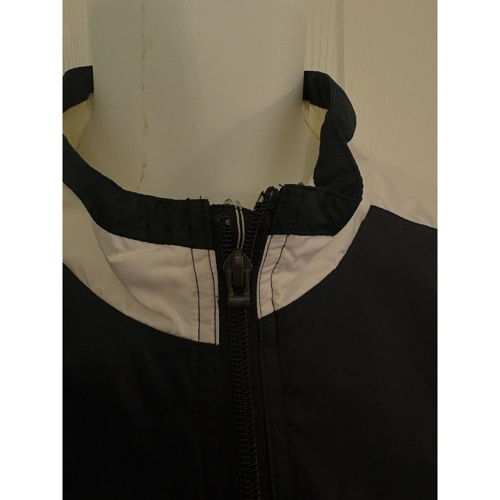 Nike Vintage Nike Black and White Alabama Windbreaker Size Medium Size US M / EU 48-50 / 2 - 5 Thumbnail