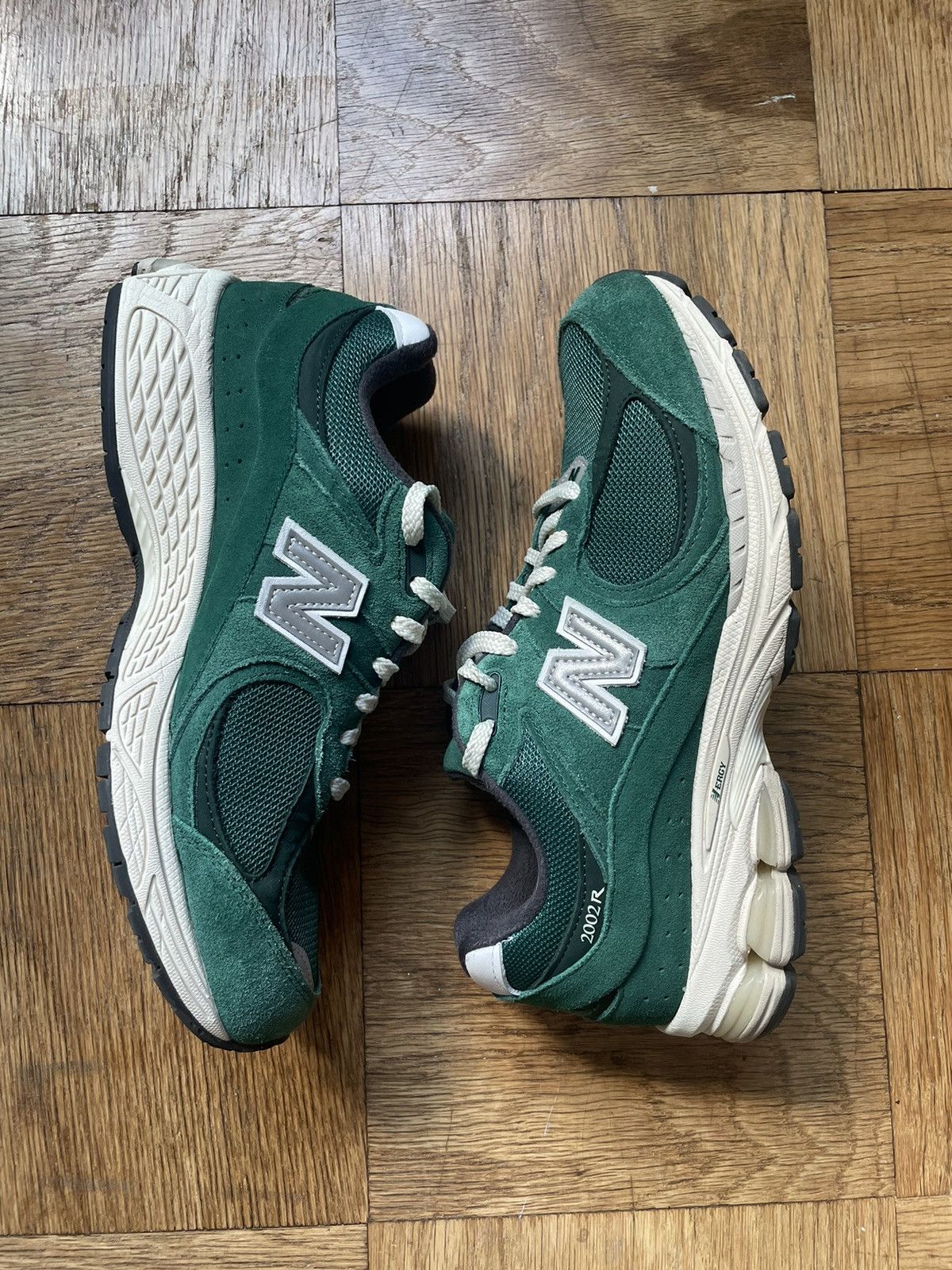 New Balance 2002r Nightwatch Green Size US 10.5 / EU 43-44 - 2 Thumbnail