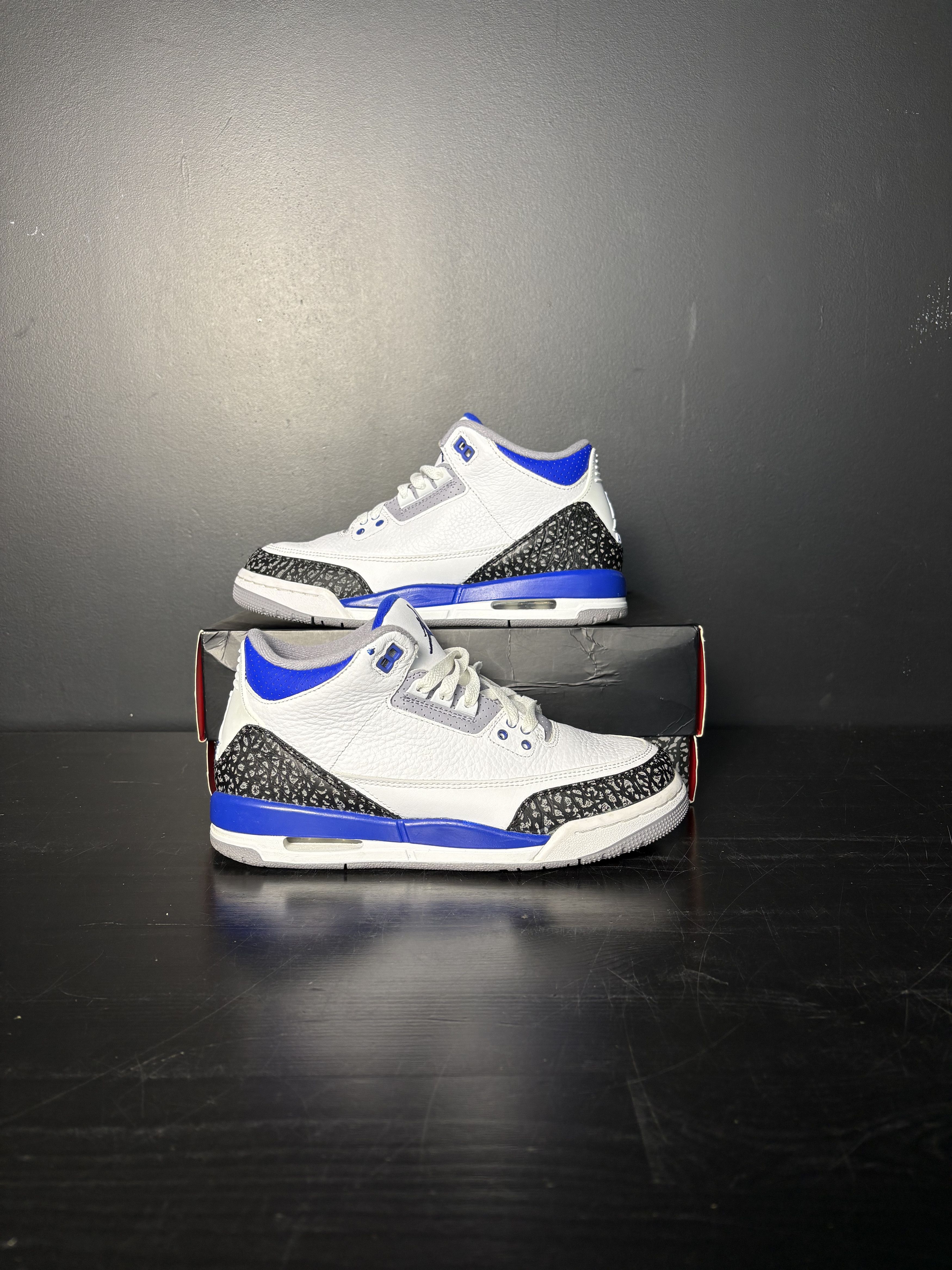 Jordan Brand Air Jordan 3 Retro "Racer Blue" (GS) **PRE-OWNED** Size US 6.5 / EU 39-40 - 1 Thumbnail