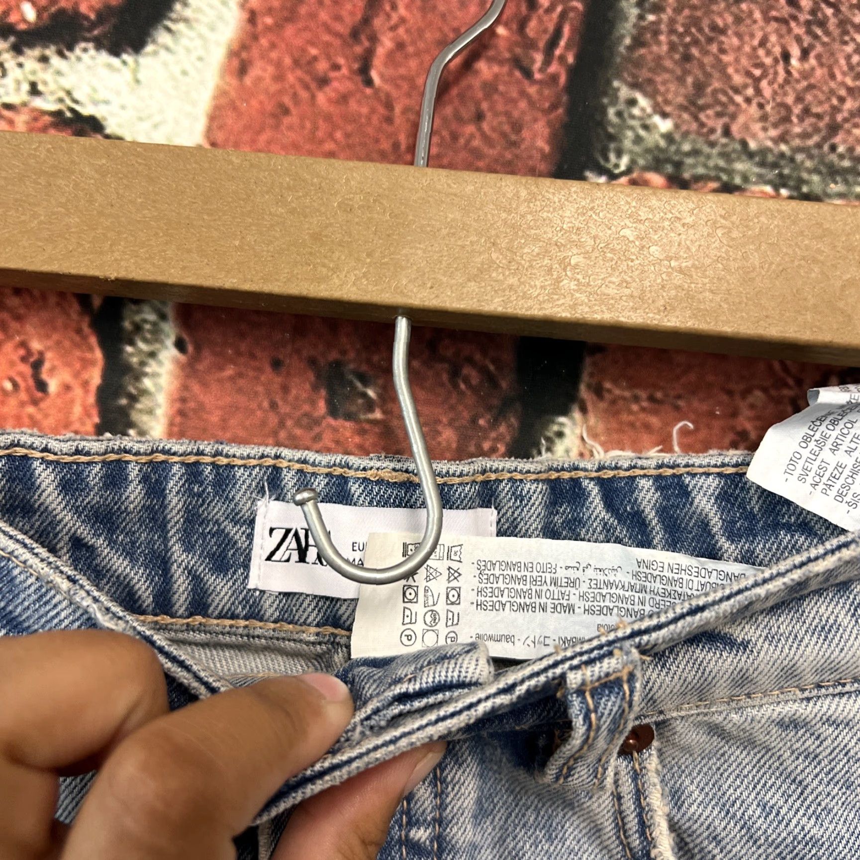 Zara Zara Denim Shorts Women 10 Blue High Rise Distressed Denim 5-Pocket Design Regular Women Size 10 Blue Zara Denim Shorts Size 24" / US 00 / IT 34 - 2 Thumbnail