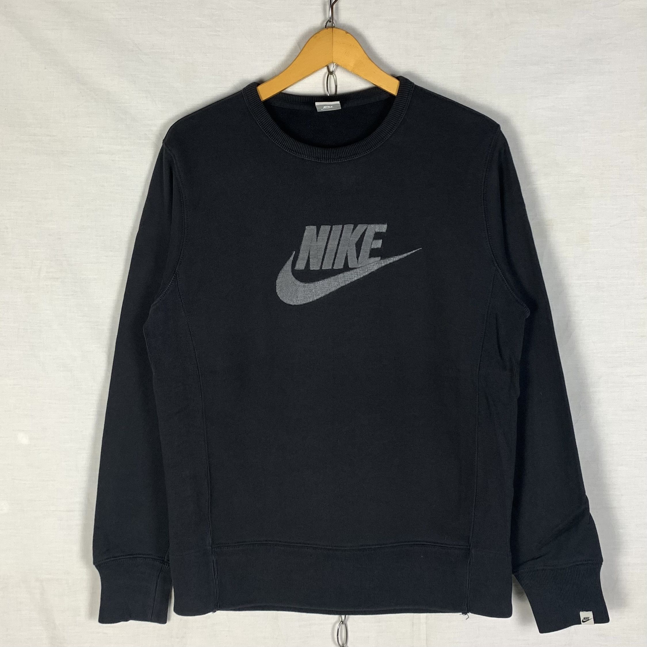 Nike Nike Swoosh Property of Nike Athletic Dept Sweatshirt Size US S / EU 44-46 / 1 - 1 Thumbnail