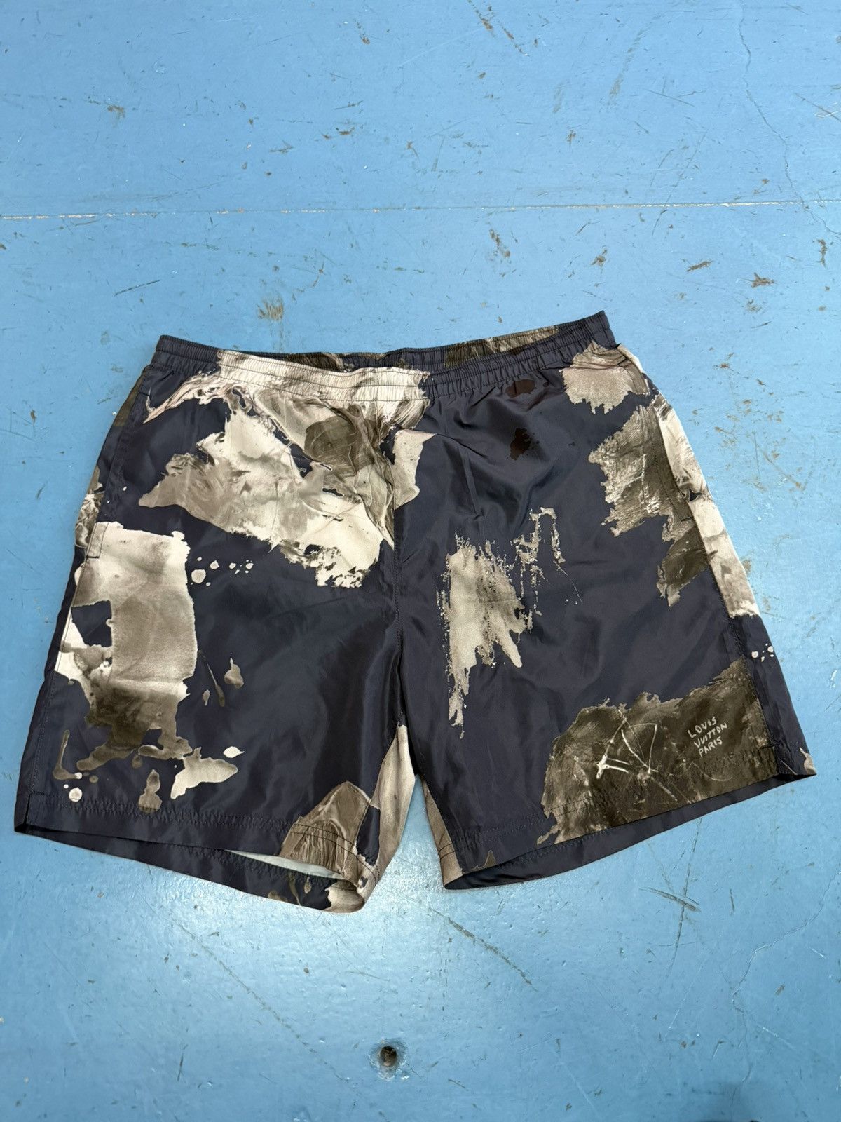 Louis Vuitton LOUIS VUITTON SWIM SHORTS Size US 34 / EU 50 - 1 Thumbnail