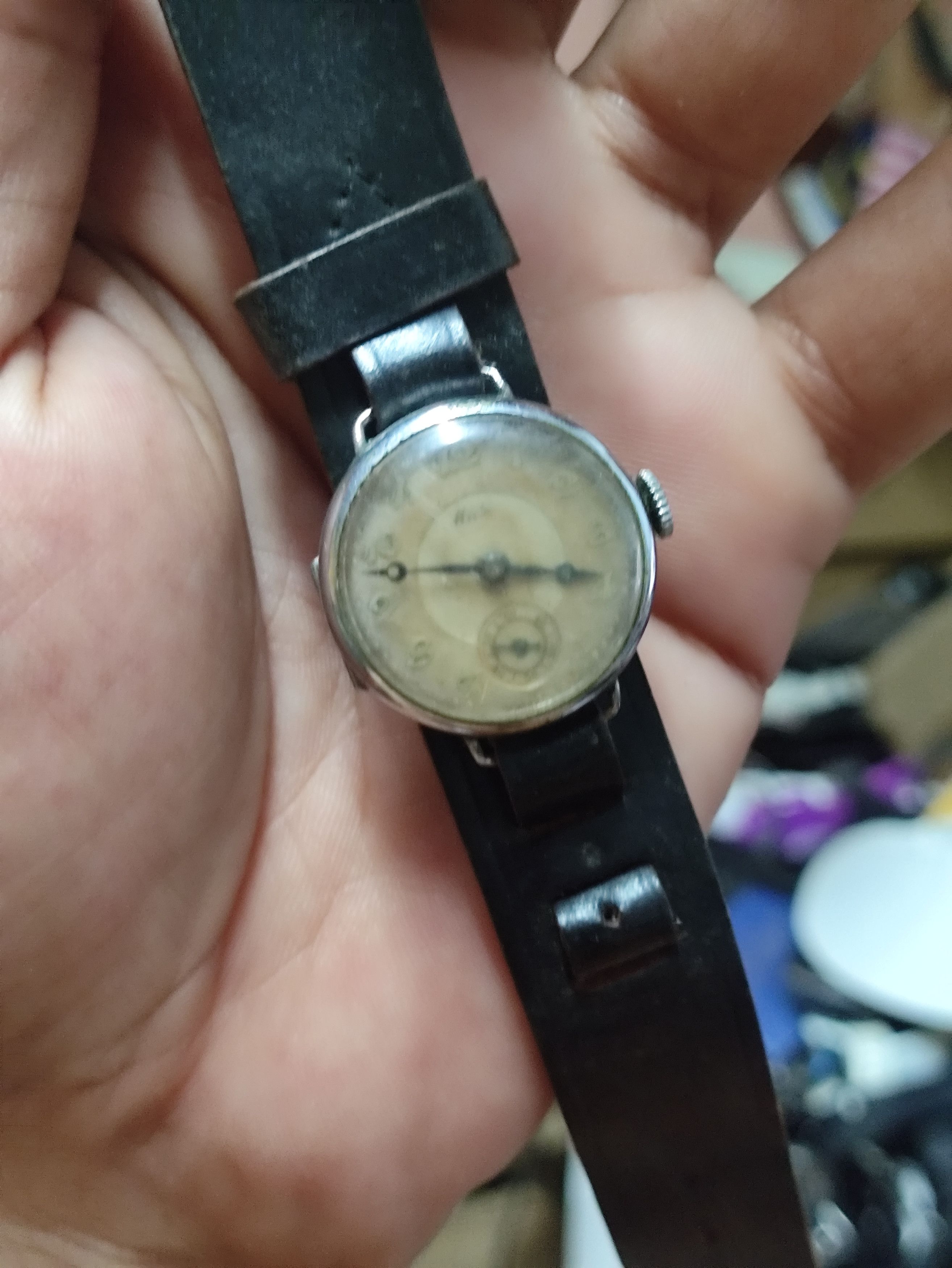 Vintage Vintage Hand winding engine Watch Unknown Brand Size ONE SIZE - 1 Thumbnail