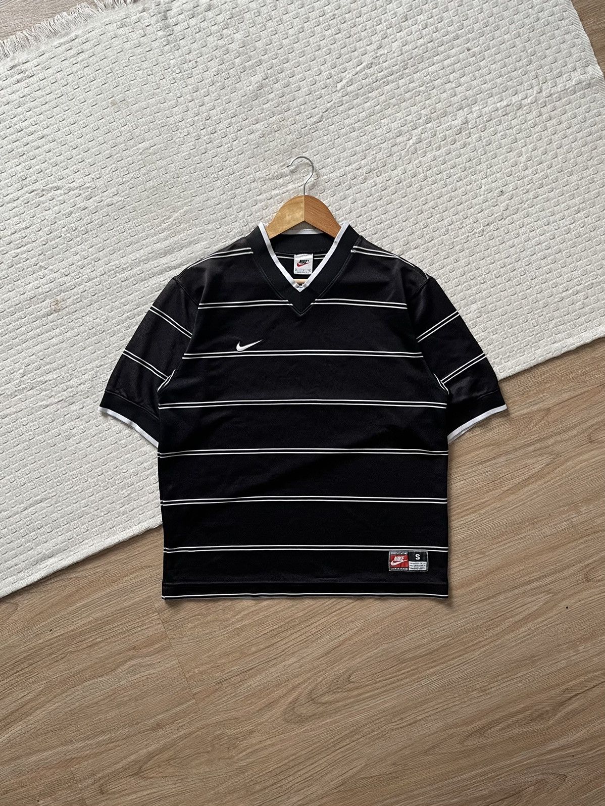 Nike Vintage 90’s Nike Stripe Jersey Black & White Size US S / EU 44-46 / 1 - 1 Thumbnail
