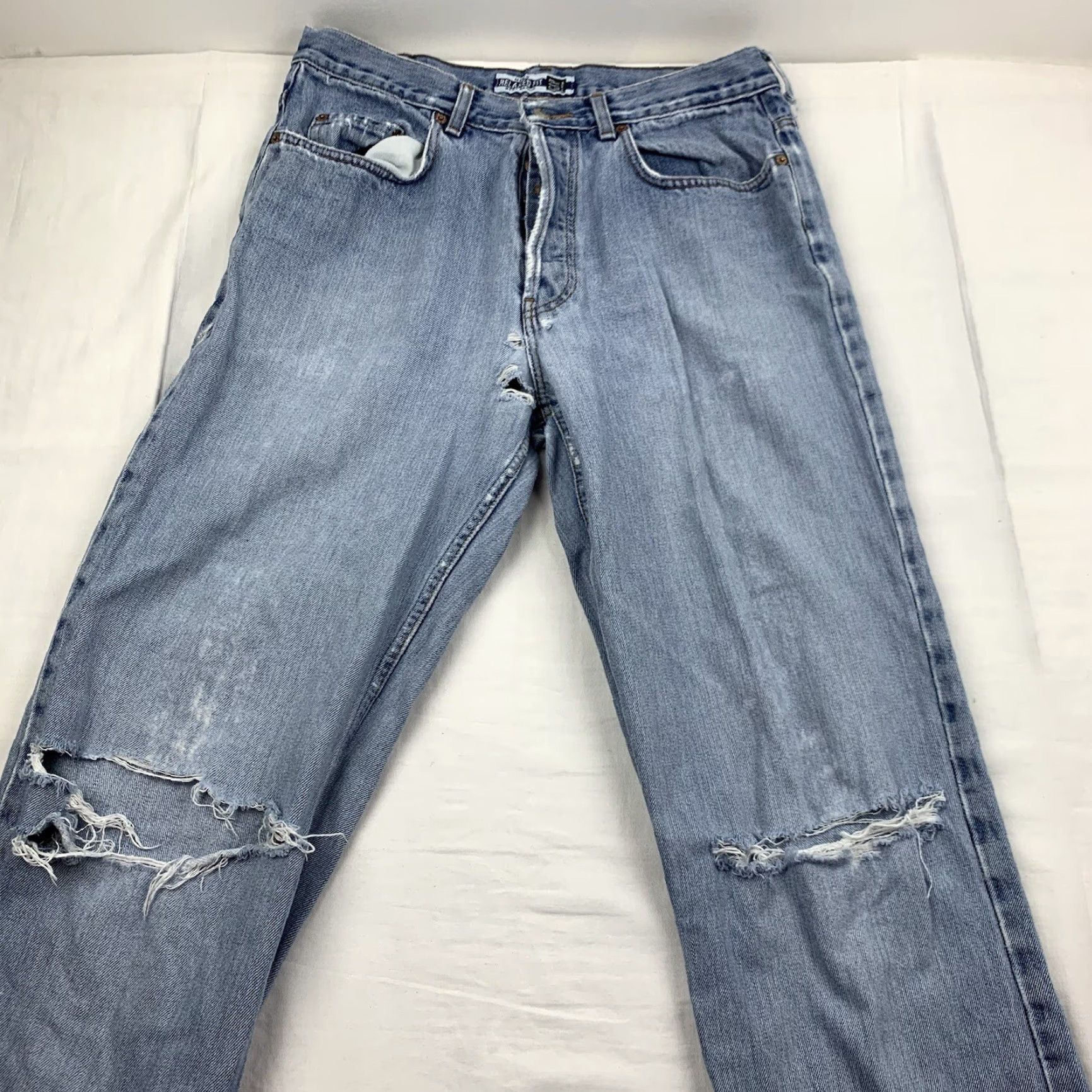 Gap VINTAGE Gap Jeans Men Adult 32 Blue Relaxed Fit Straight Leg Button Fly Thrashed 90s Grunge 90s American Size US 32 / EU 48 - 2 Thumbnail