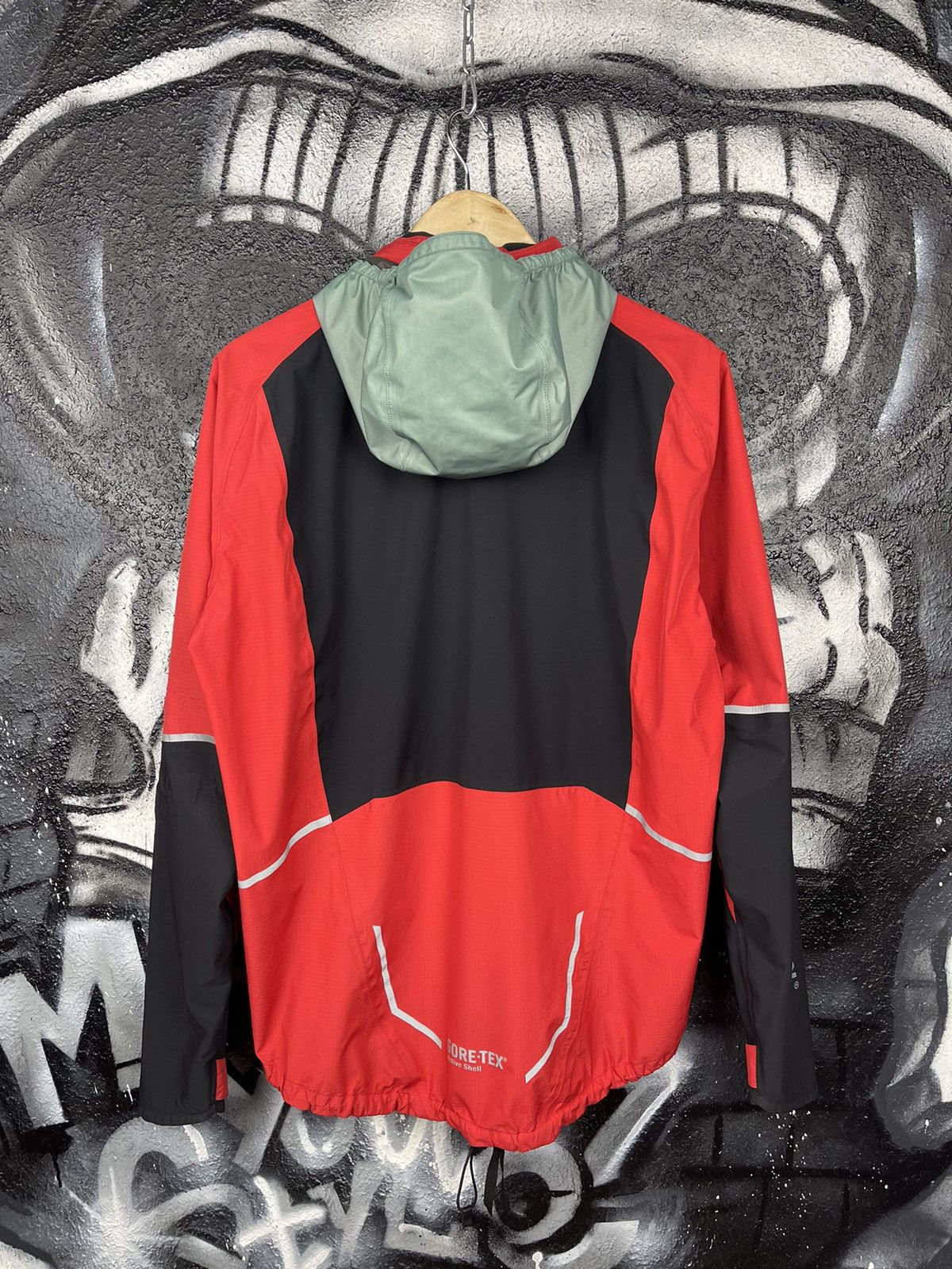 Goretex Gore Bike Wear Gore-Tex Full Zip Red/Black Active Cycling Jacket Men’s Size L Size US L / EU 52-54 / 3 - 12 Thumbnail