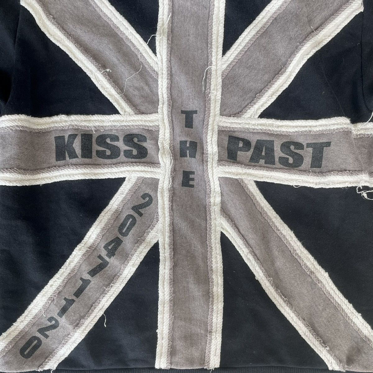 20471120 20471120 A/W00 “Kiss The Past” zip up Union Jack hoodie