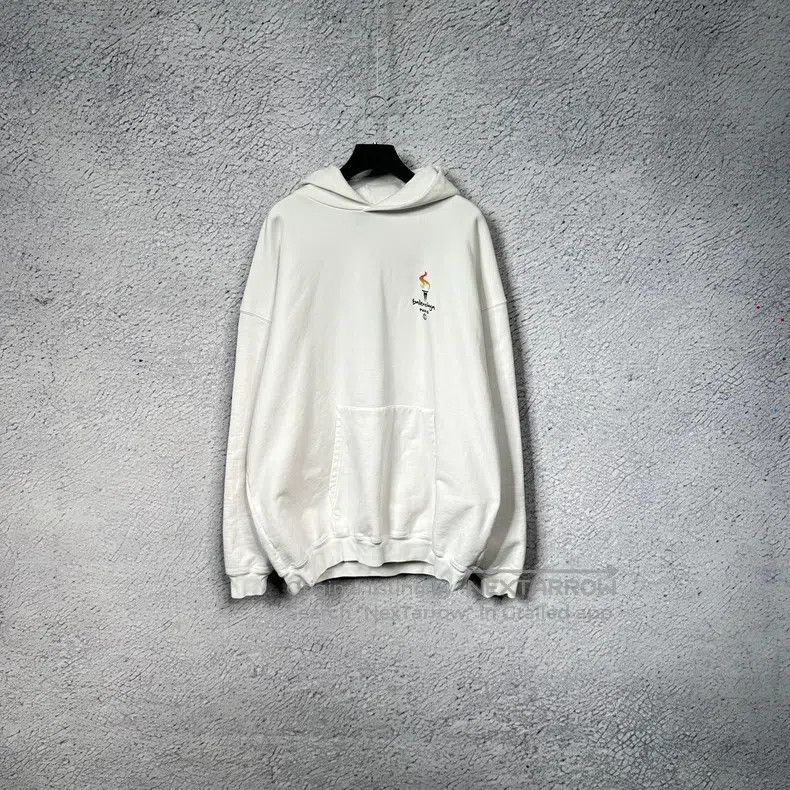 Balenciaga Balenciaga Torch logo hooded white sweatshirt Size US XXS / EU 40 - 1 Thumbnail