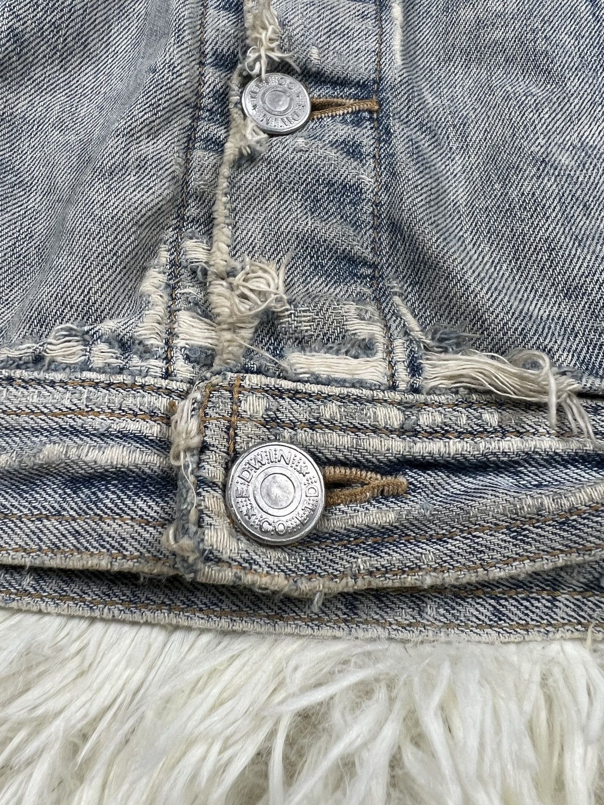 Edwin Vintage Edwin Faded Distressed Denim Jacket Size US L / EU 52-54 / 3 - 7 Thumbnail