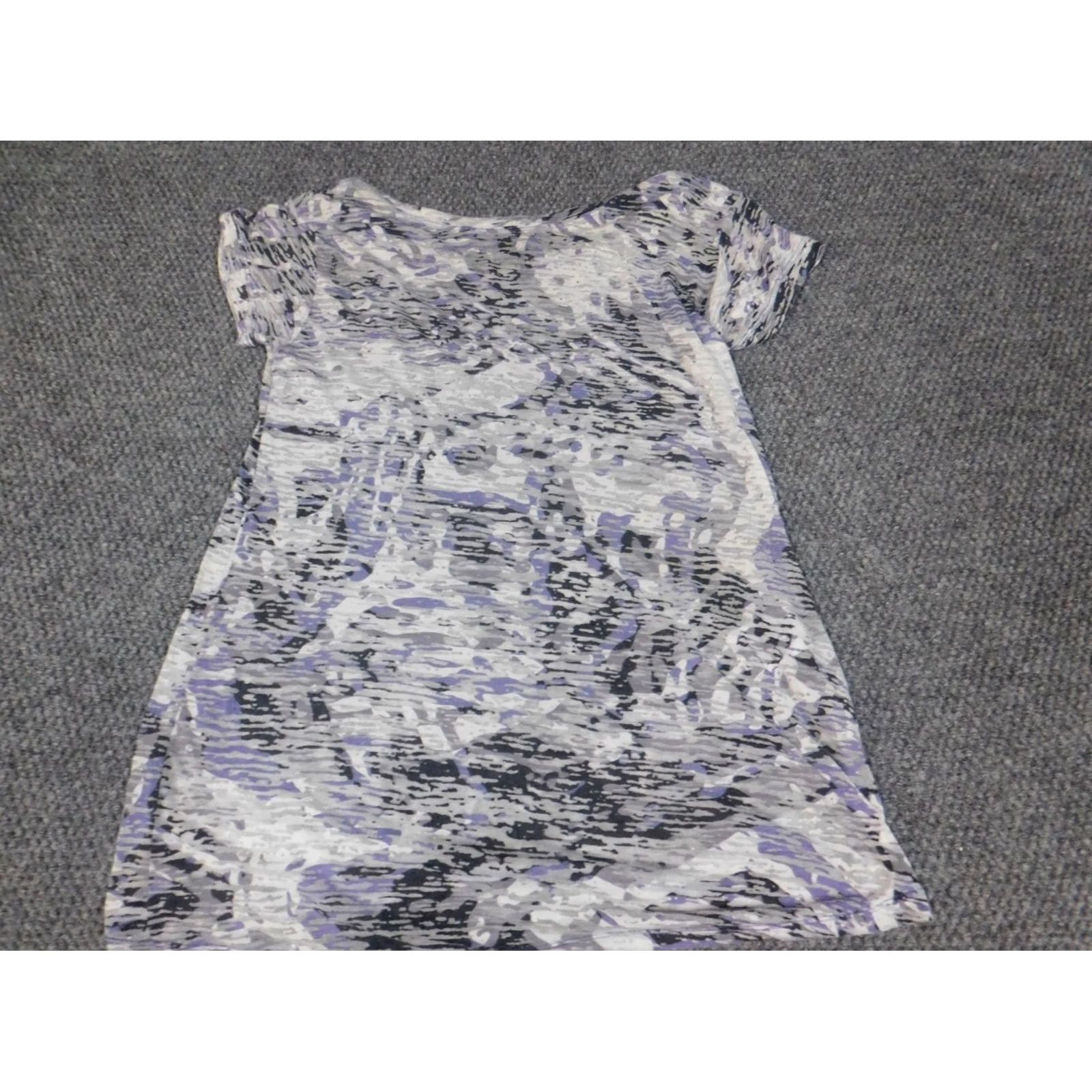 Bcbgmaxazria BCBGMAXAZRIA Blouse M Regular Women Gray Crew Neck Short Sleeve Pullover Geometric Stretch Button Basic Casual Size M / US 6-8 / IT 42-44 - 7 Thumbnail