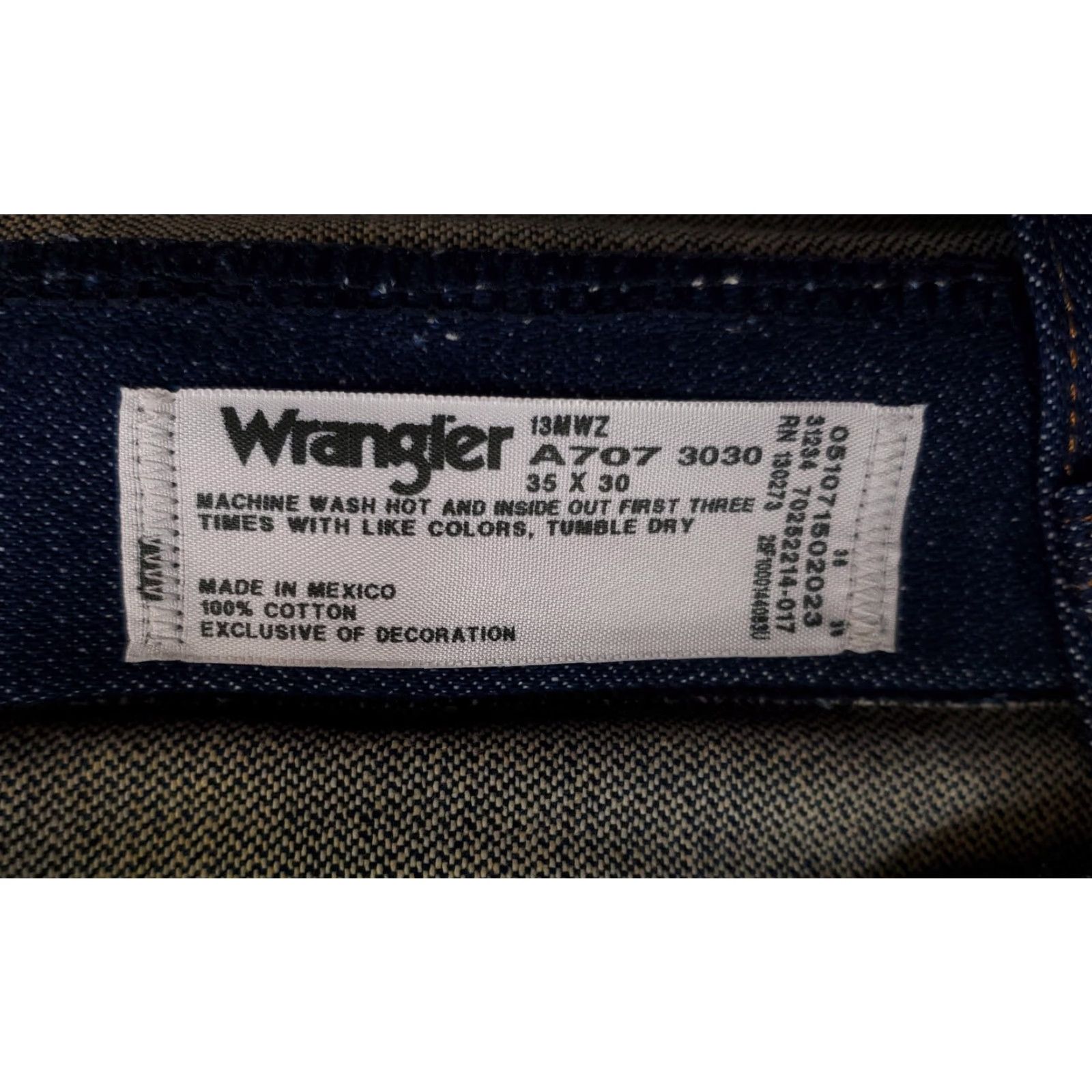 Wrangler VINTAGE Wrangler 13MWZ Jeans Mens Straight 37x30 Blue NWT 90s VTG 35x30 Actual Size US 37 - 6 Thumbnail
