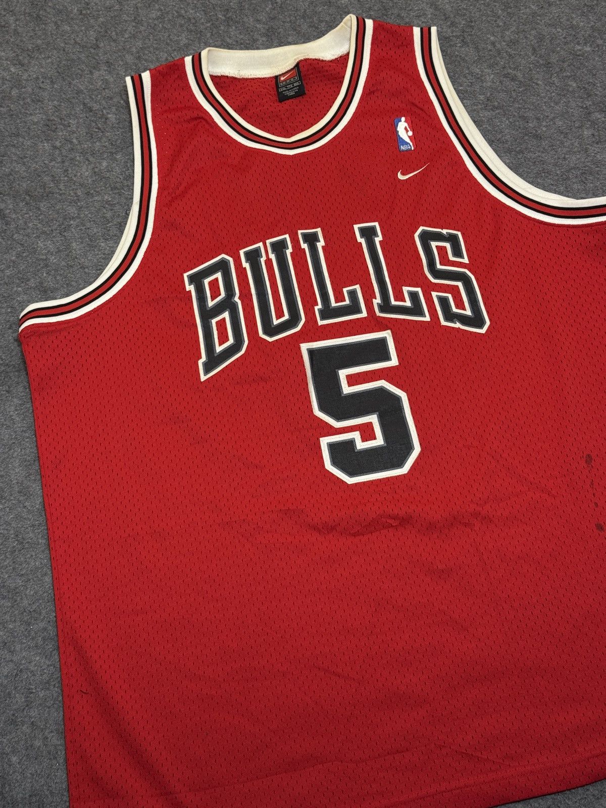 Nike vintage Nike Chicago Bulls jersey. Size US XXL / EU 58 / 5 - 2 Thumbnail