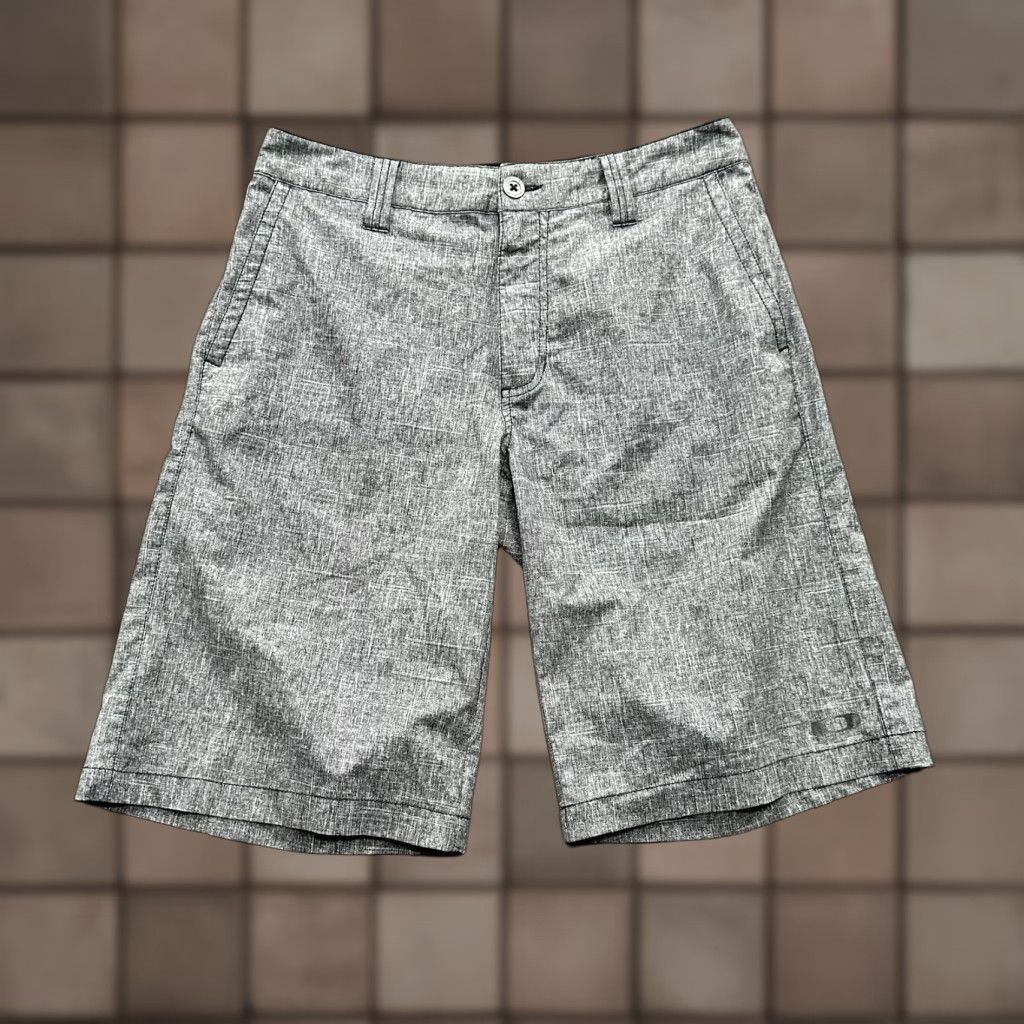 Oakley Oakley Shorts Men 30 Gray Polyester Outdoors Beach Weekend Inseam 11 in Regular 5-Pocket Logo Zipper Drawstring Board Style Mockup Size US 30 / EU 46 - 1 Thumbnail