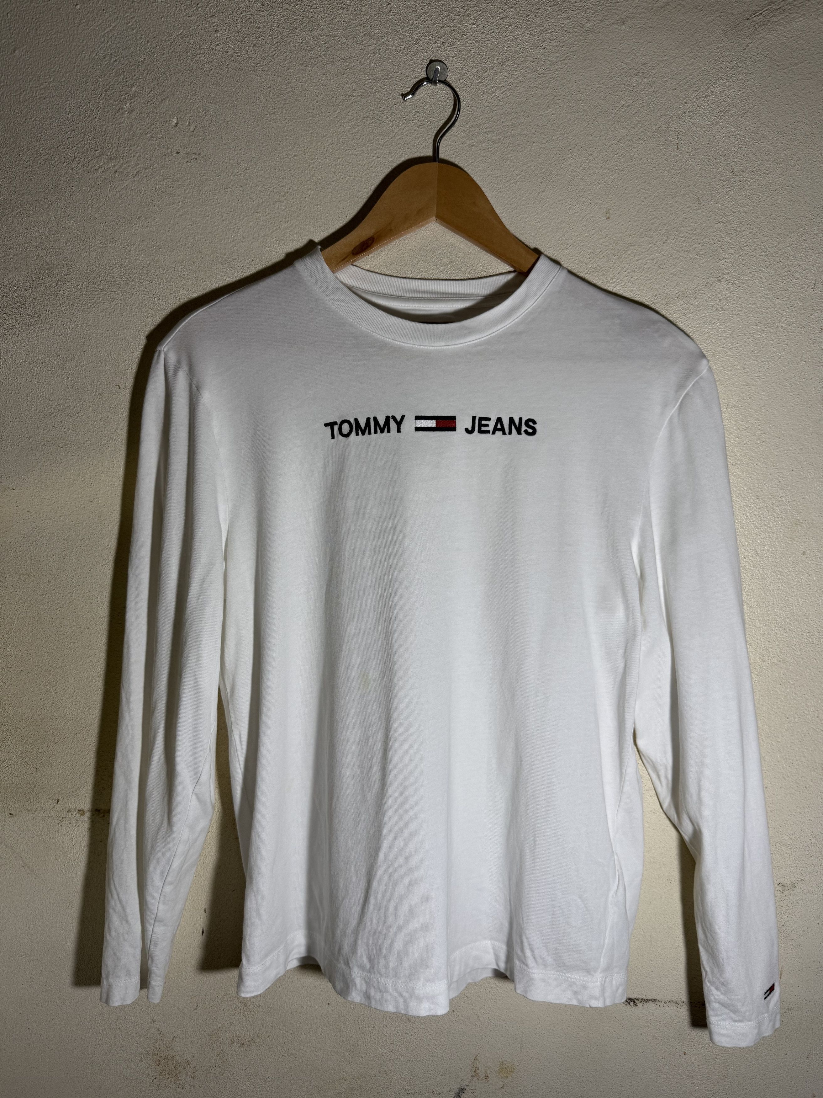 Tommy Jeans Tommy Jeans White Long Sleeve Tee – Flag Embroidery Logo Size US XS / EU 42 / 0 - 2 Thumbnail