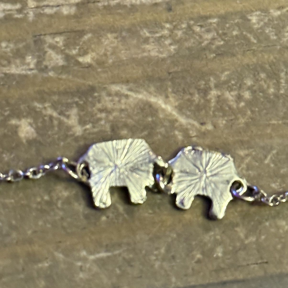 Other Gold tone intertwined elephant necklace Size ONE SIZE - 5 Thumbnail