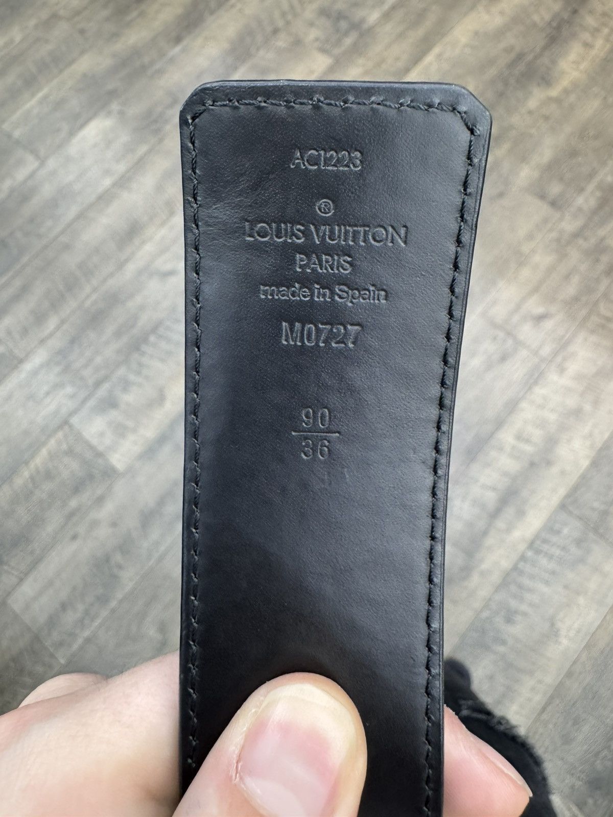 Louis Vuitton LV LIGHT 40MM REVERSIBLE BELT (90/36) Size 34 - 5 Thumbnail