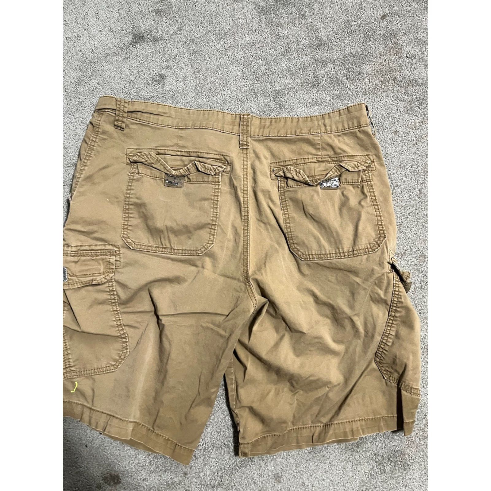 Vintage UNIONBAY Men 36 Cargo Shorts Beige Khaki Stretch Flat Front Casual 9in Inseam Regular Pocket Cargo Button Zipper 36in Waist Mens Vintage: No Size US 36 / EU 52 - 3 Thumbnail